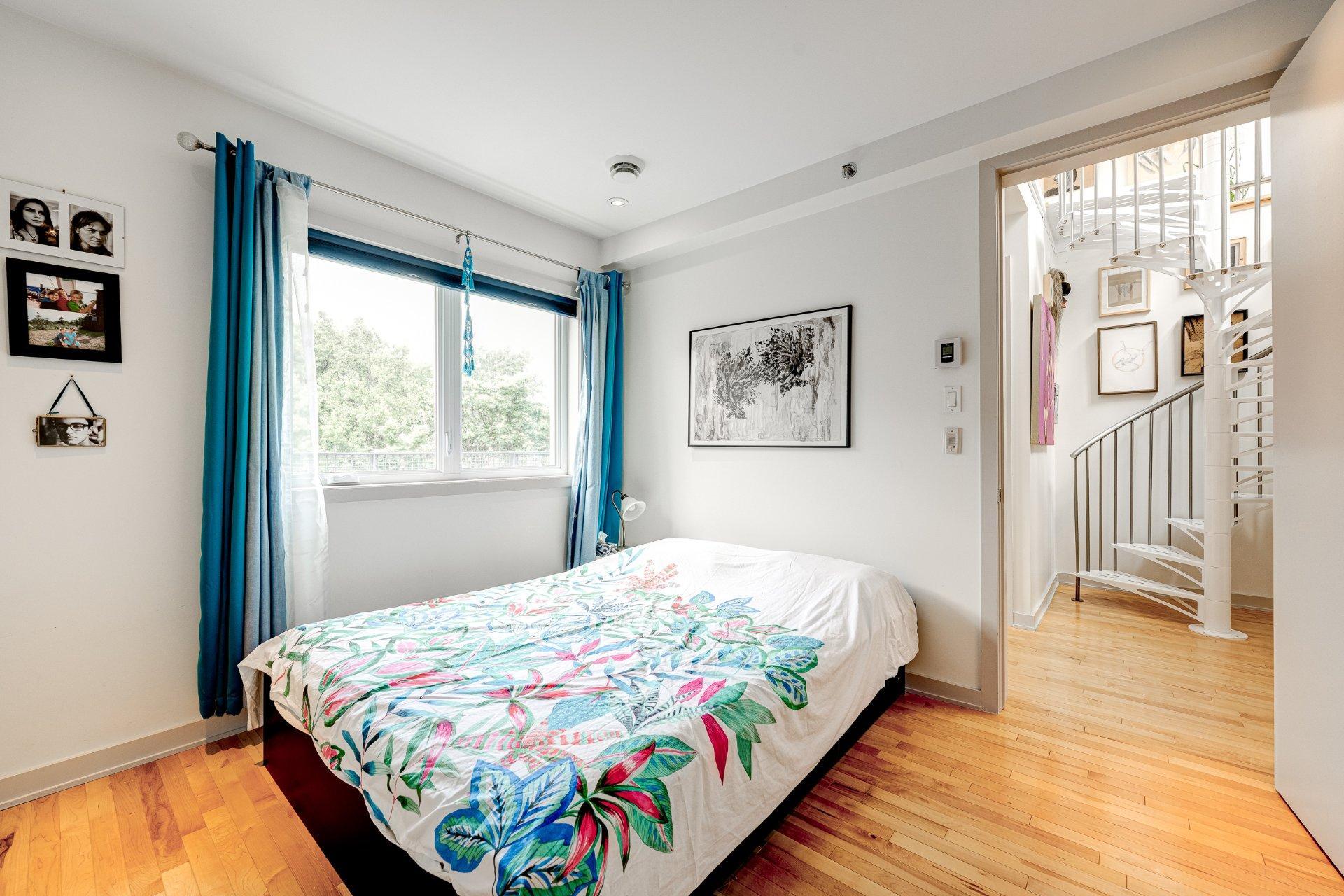 









55


Rue Roy E.

, 301,
Montréal (Le Plateau-Mont-Royal),




QC
H2W0A3

