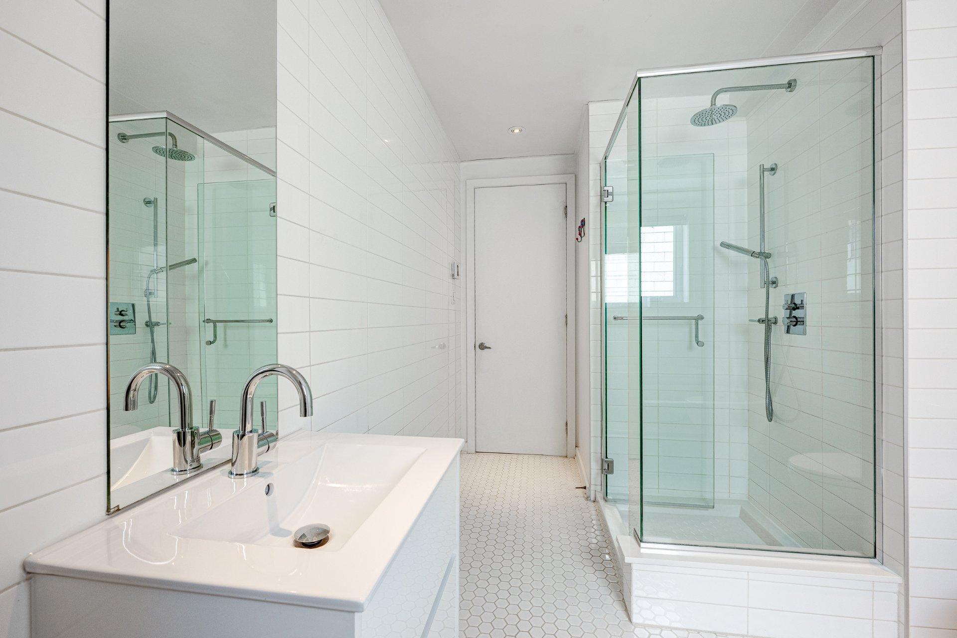 









55


Rue Roy E.

, 301,
Montréal (Le Plateau-Mont-Royal),




QC
H2W0A3


