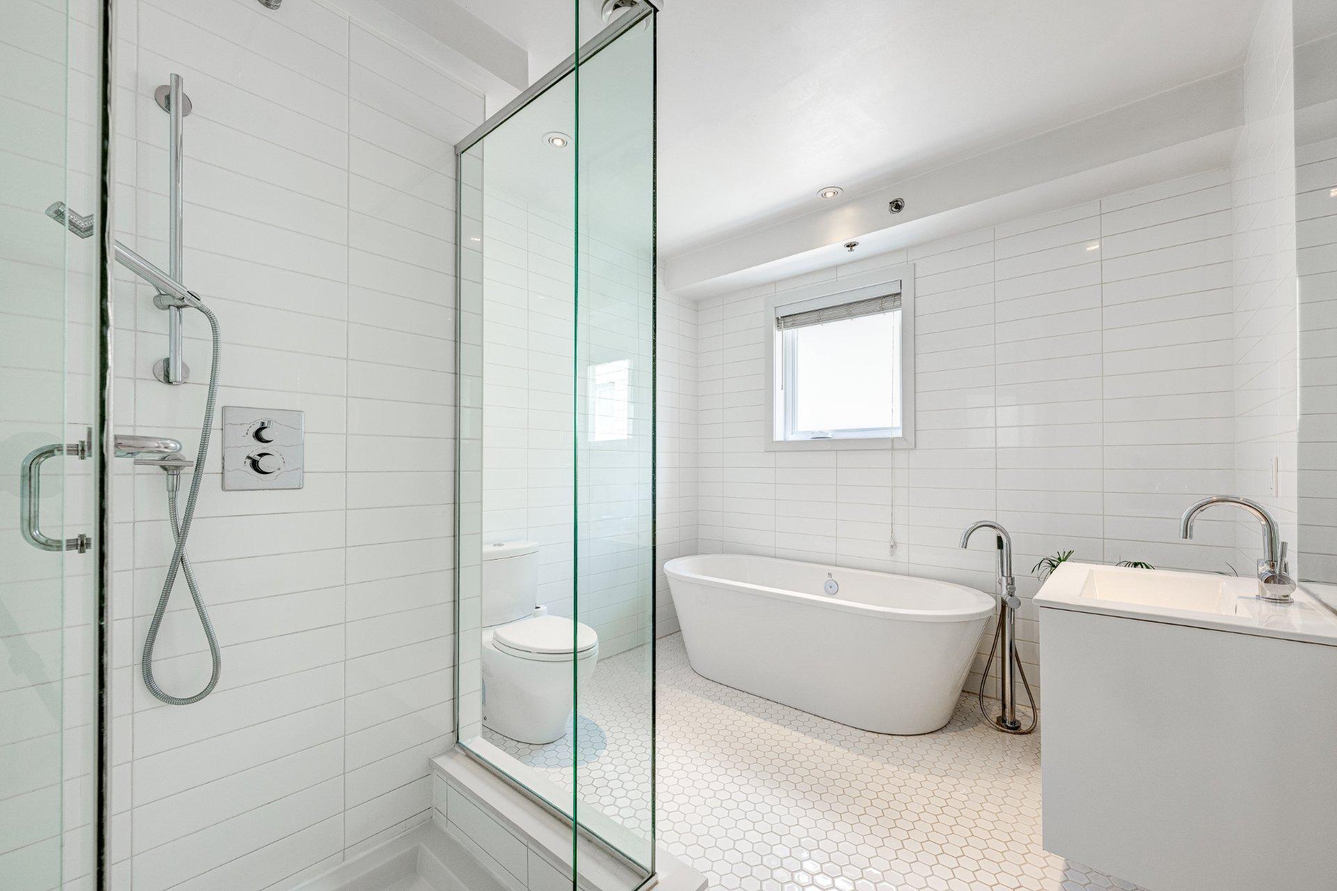 









55


Rue Roy E.

, 301,
Montréal (Le Plateau-Mont-Royal),




QC
H2W0A3


