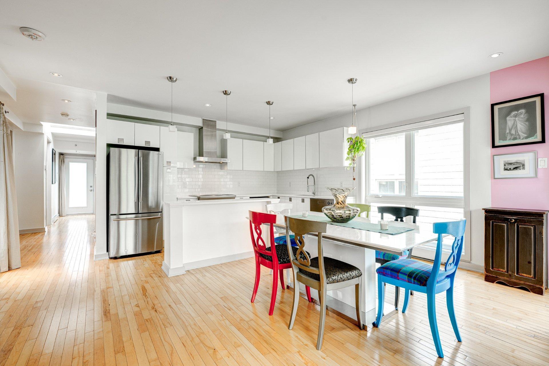 









55


Rue Roy E.

, 301,
Montréal (Le Plateau-Mont-Royal),




QC
H2W0A3

