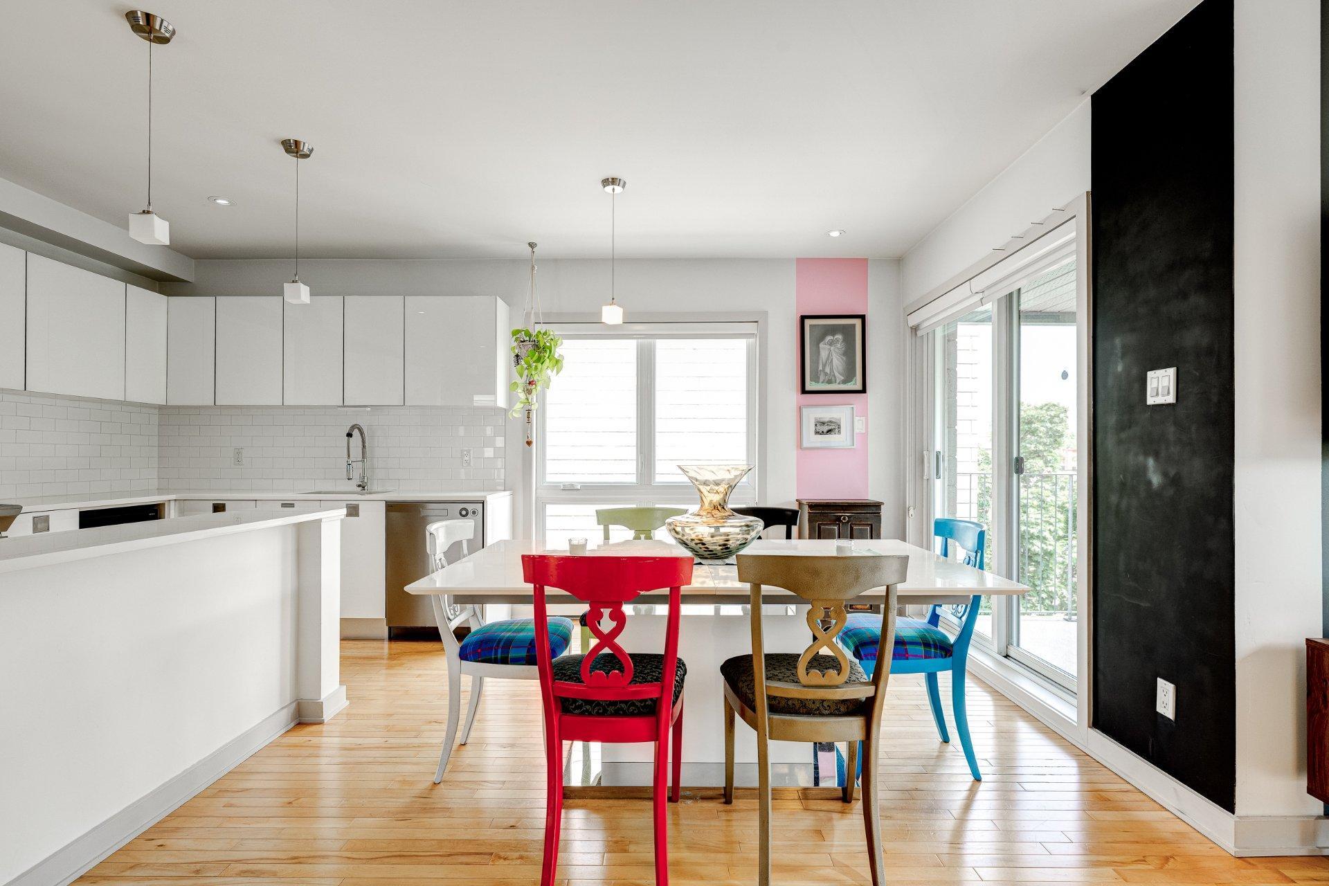 









55


Rue Roy E.

, 301,
Montréal (Le Plateau-Mont-Royal),




QC
H2W0A3

