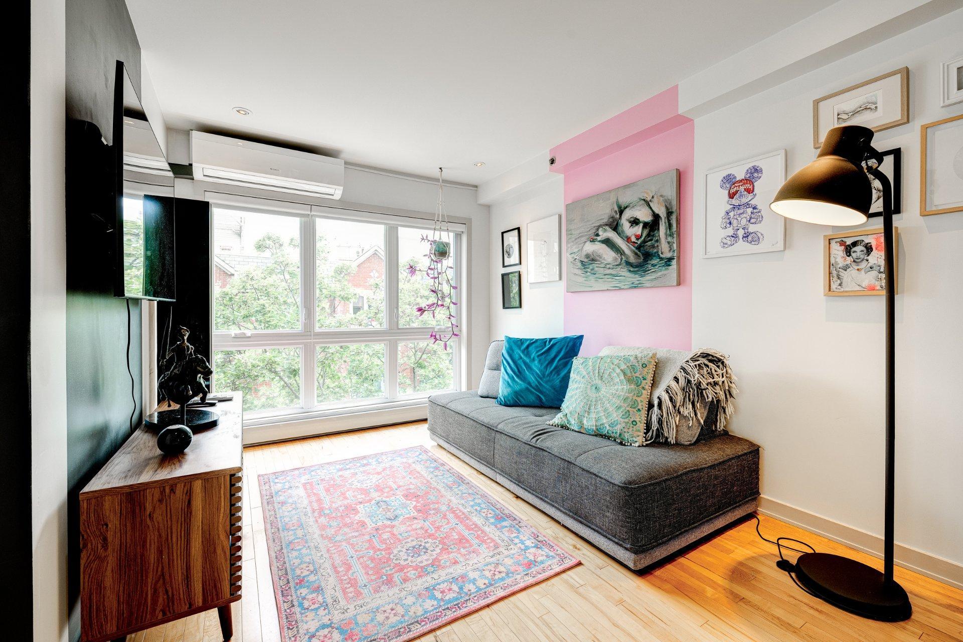 









55


Rue Roy E.

, 301,
Montréal (Le Plateau-Mont-Royal),




QC
H2W0A3

