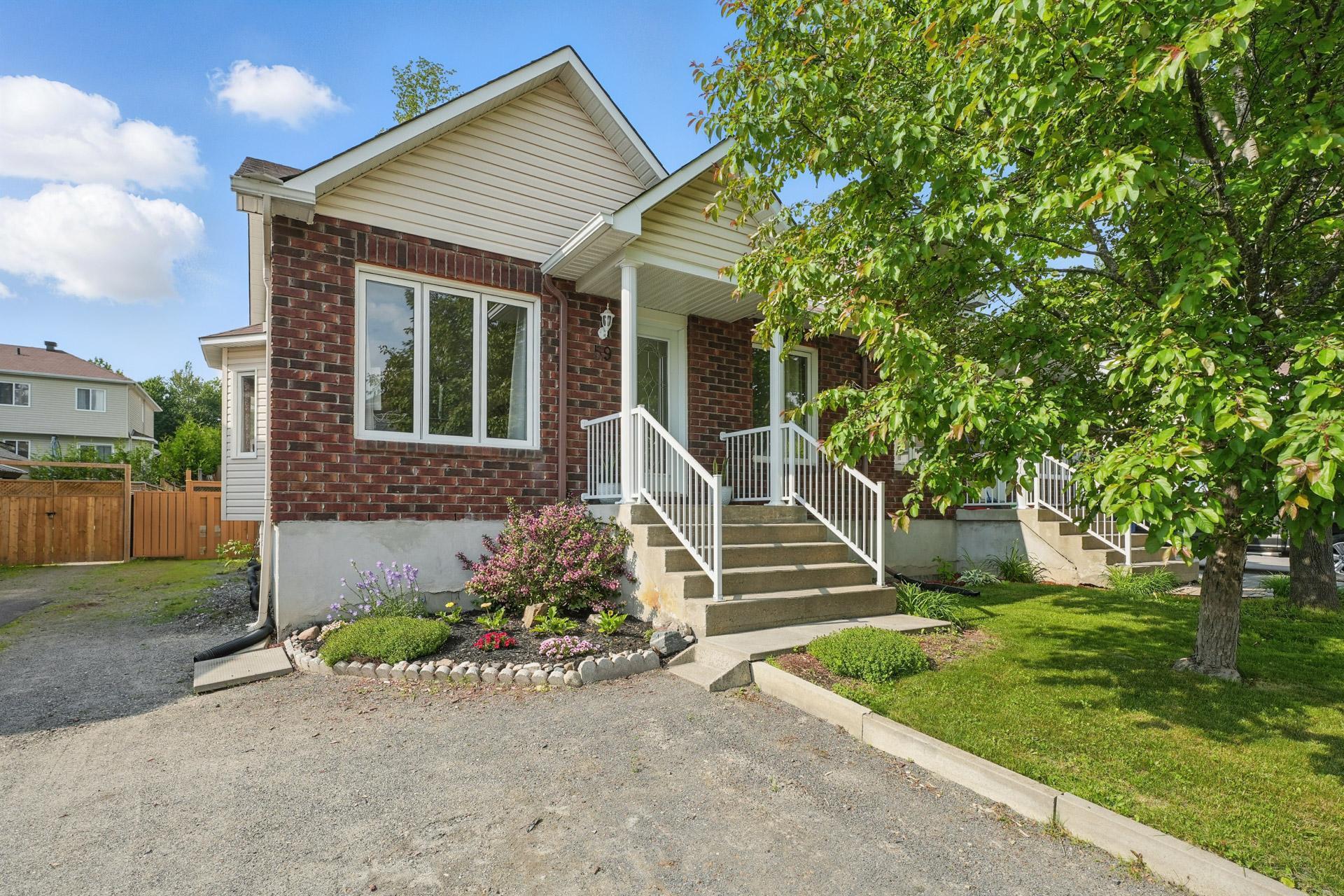 









59


Rue du Croiseur

,
Gatineau (Gatineau),




QC
J8P0A8

