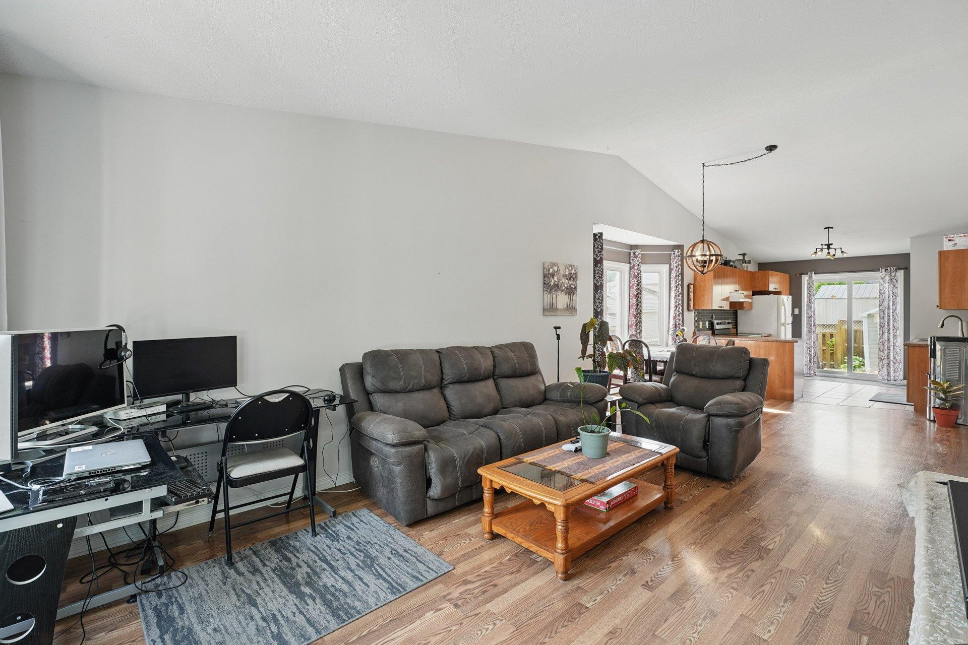 









59


Rue du Croiseur

,
Gatineau (Gatineau),




QC
J8P0A8

