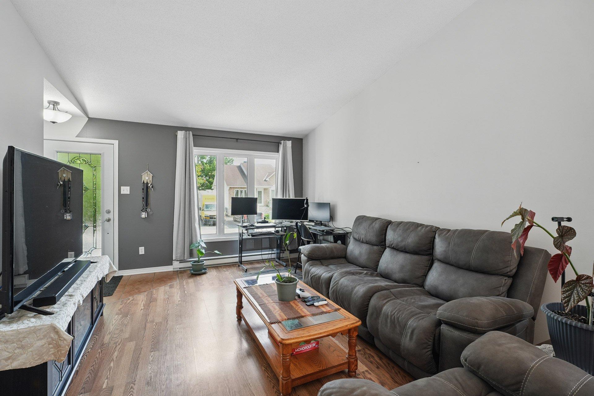 









59


Rue du Croiseur

,
Gatineau (Gatineau),




QC
J8P0A8

