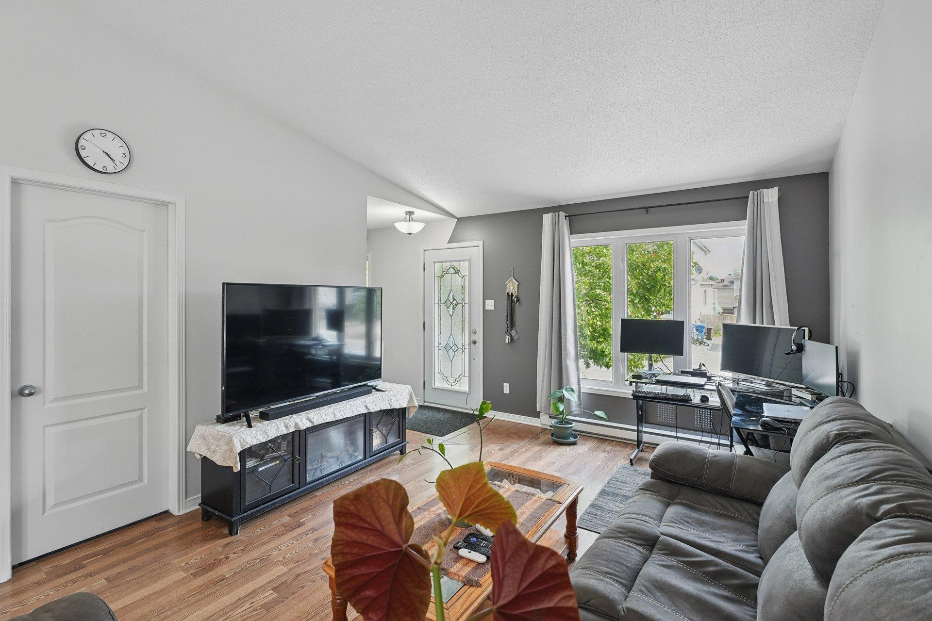 









59


Rue du Croiseur

,
Gatineau (Gatineau),




QC
J8P0A8

