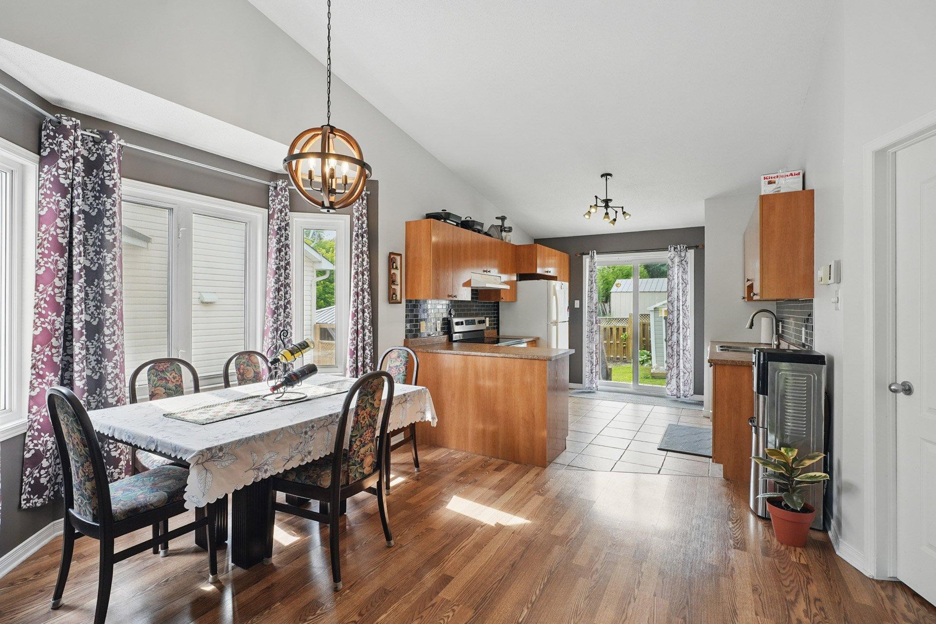 









59


Rue du Croiseur

,
Gatineau (Gatineau),




QC
J8P0A8

