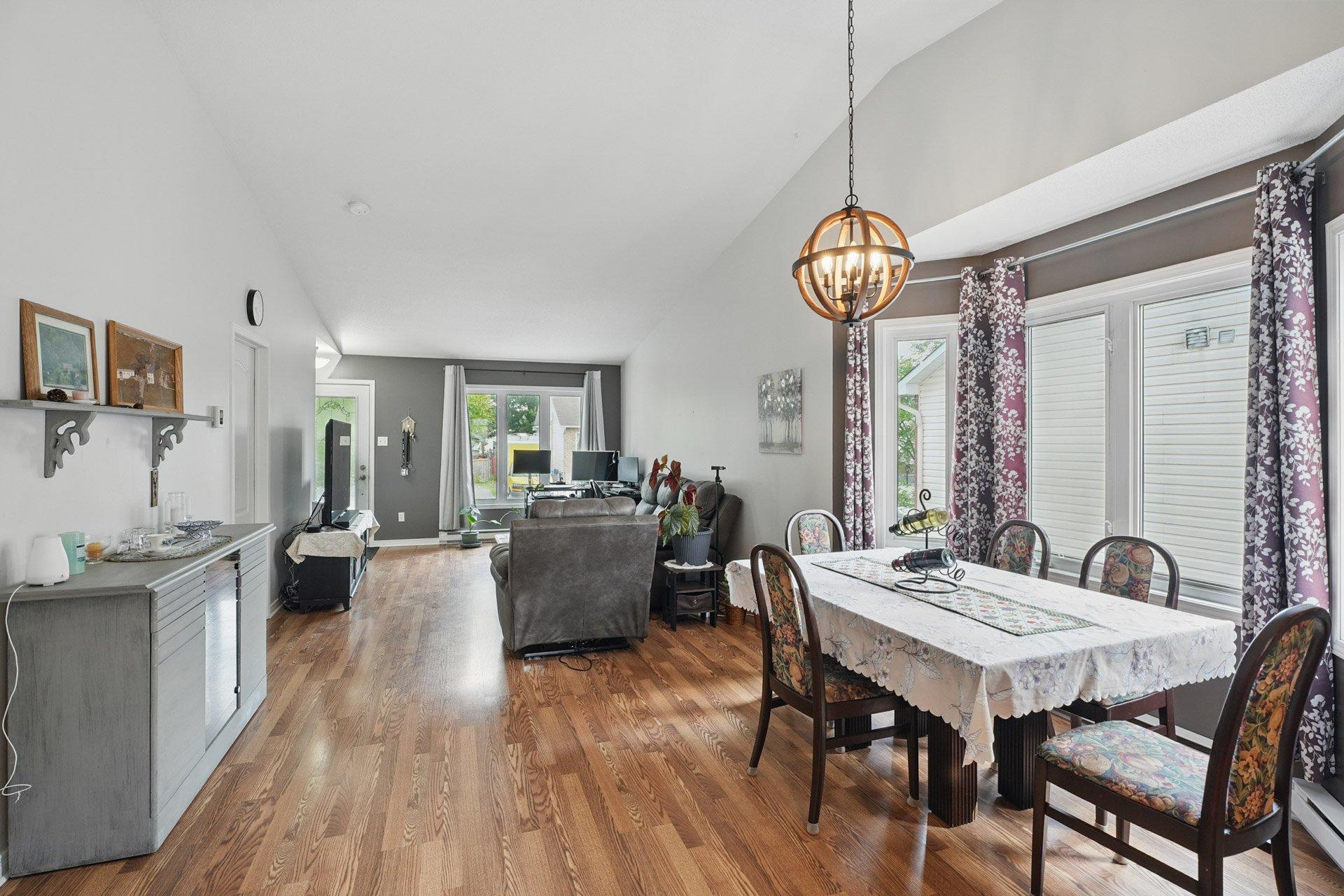 









59


Rue du Croiseur

,
Gatineau (Gatineau),




QC
J8P0A8

