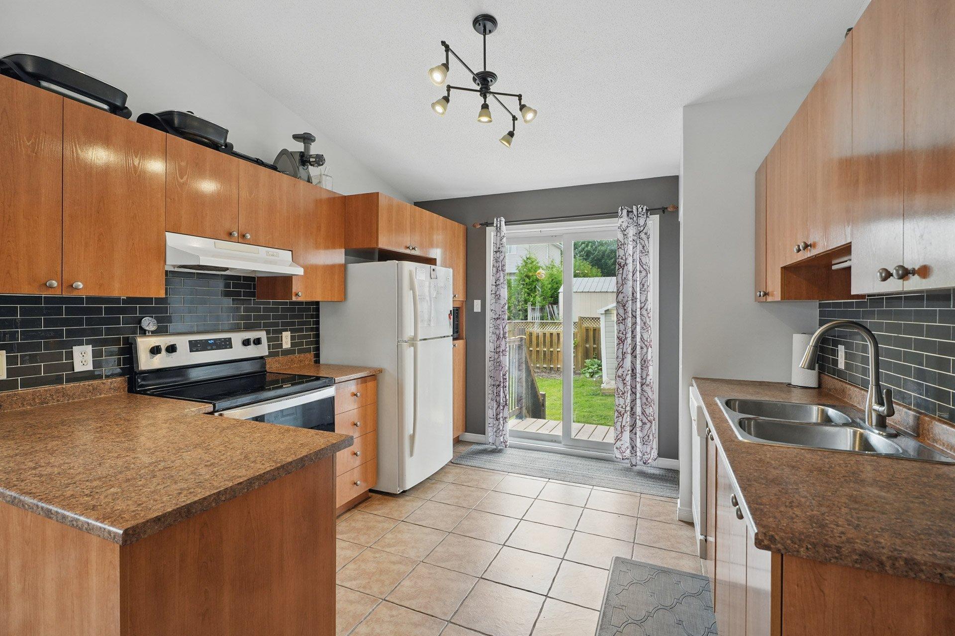 









59


Rue du Croiseur

,
Gatineau (Gatineau),




QC
J8P0A8

