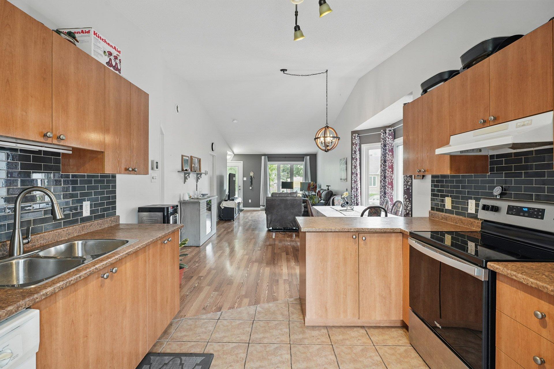 









59


Rue du Croiseur

,
Gatineau (Gatineau),




QC
J8P0A8

