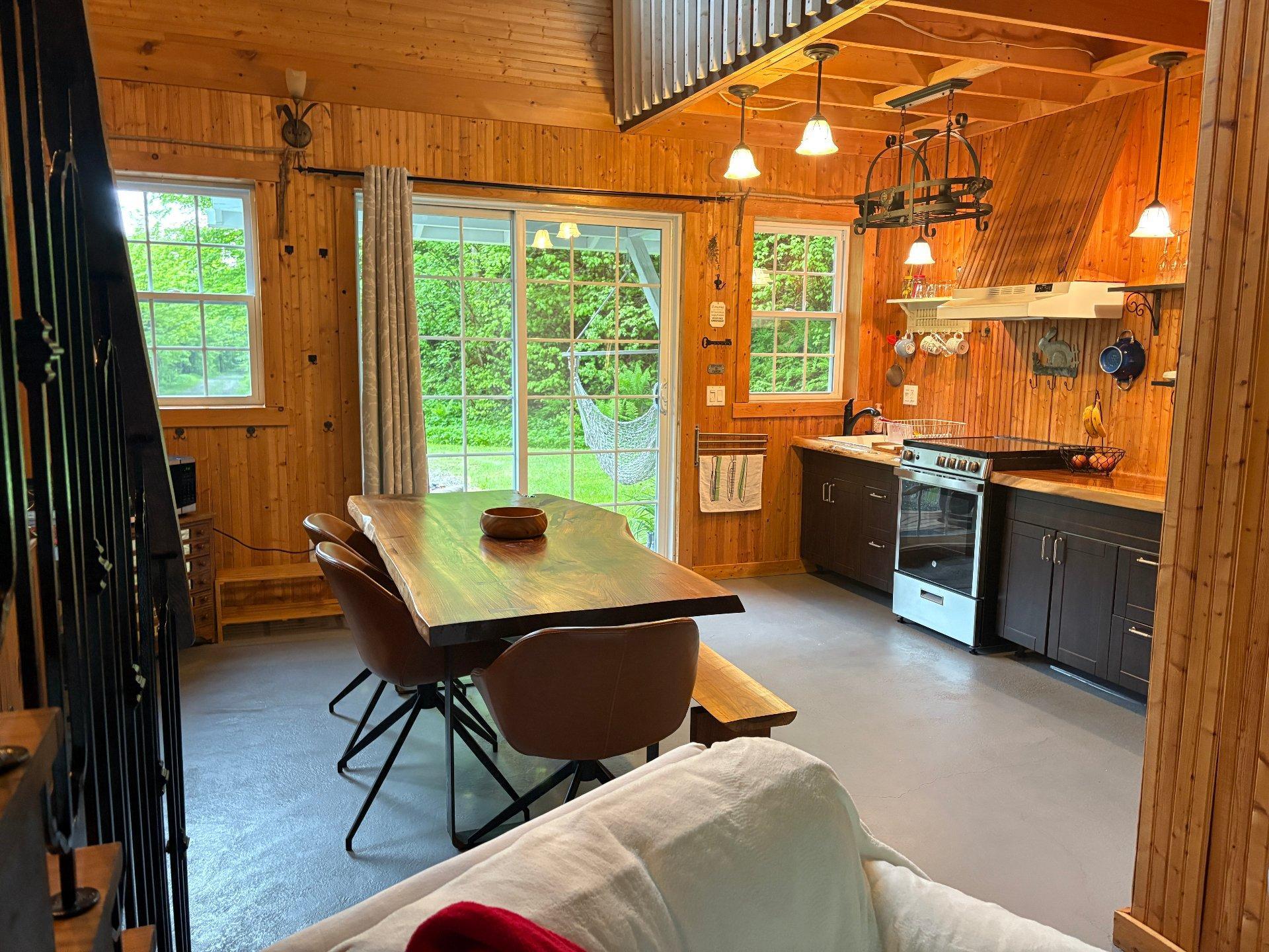 









261


Rue Principale

,
Eastman,




QC
J0E1P0

