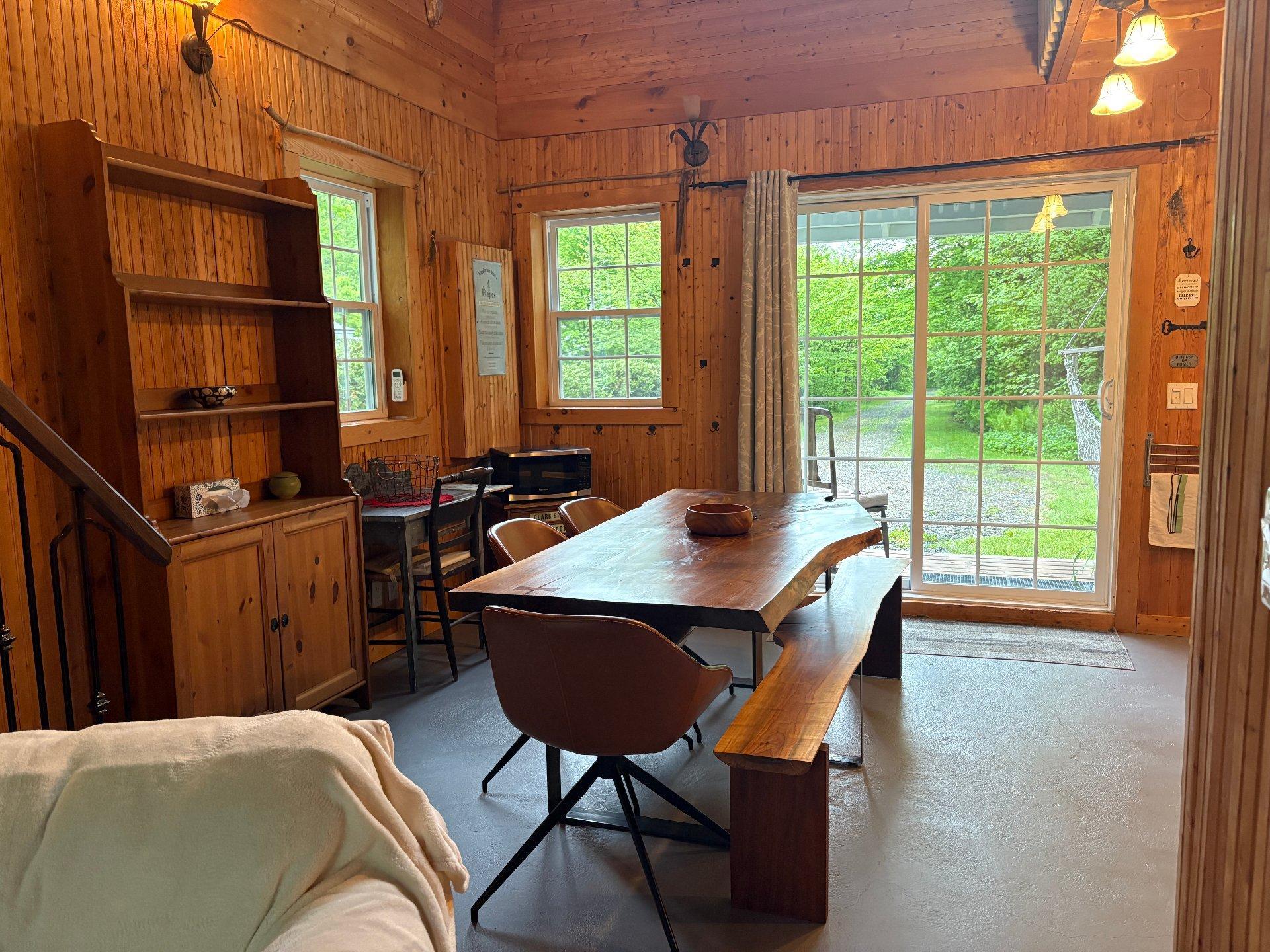 









261


Rue Principale

,
Eastman,




QC
J0E1P0

