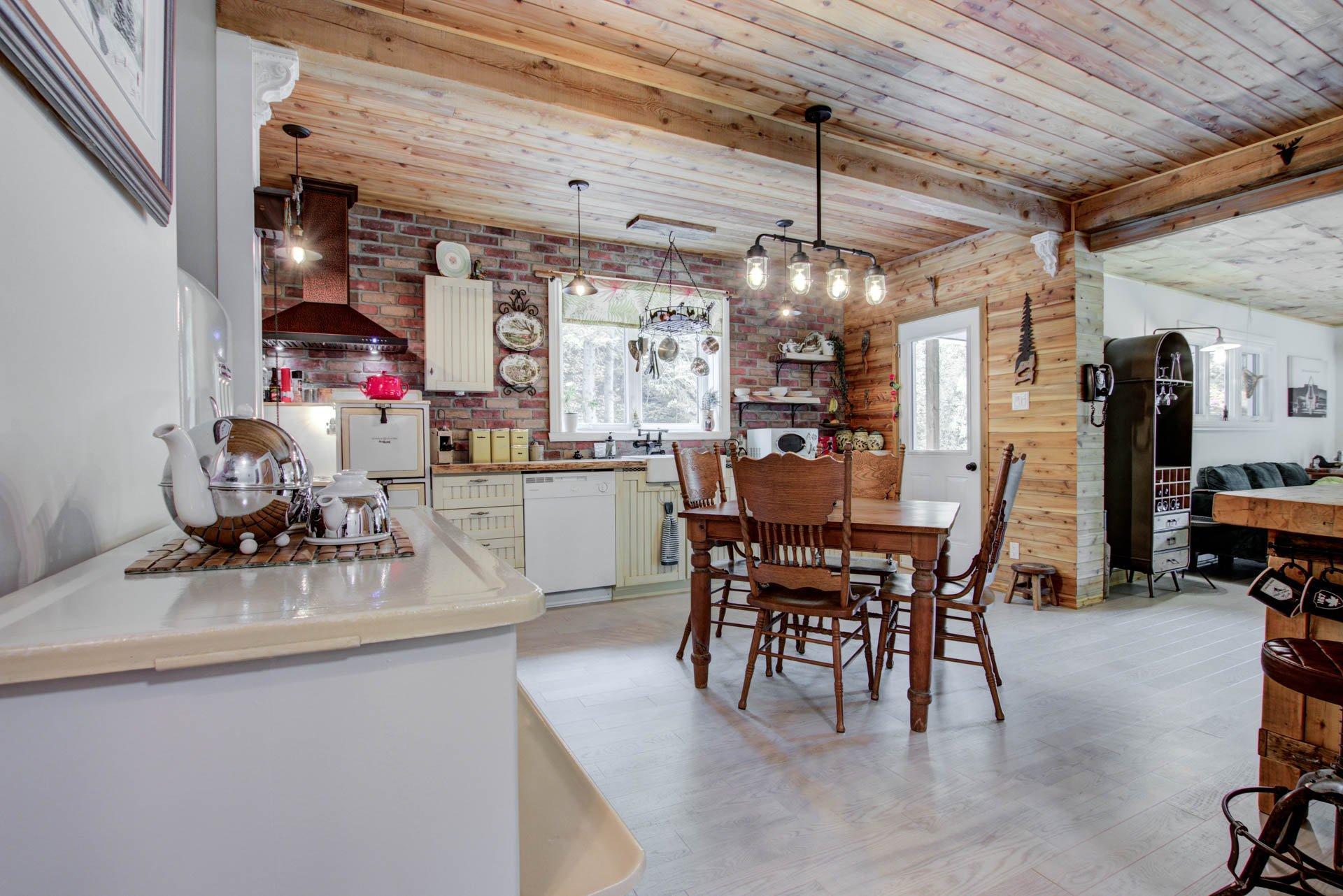 









18

 - 22


Rue Beauregard

,
Eastman,




QC
J0E1P0

