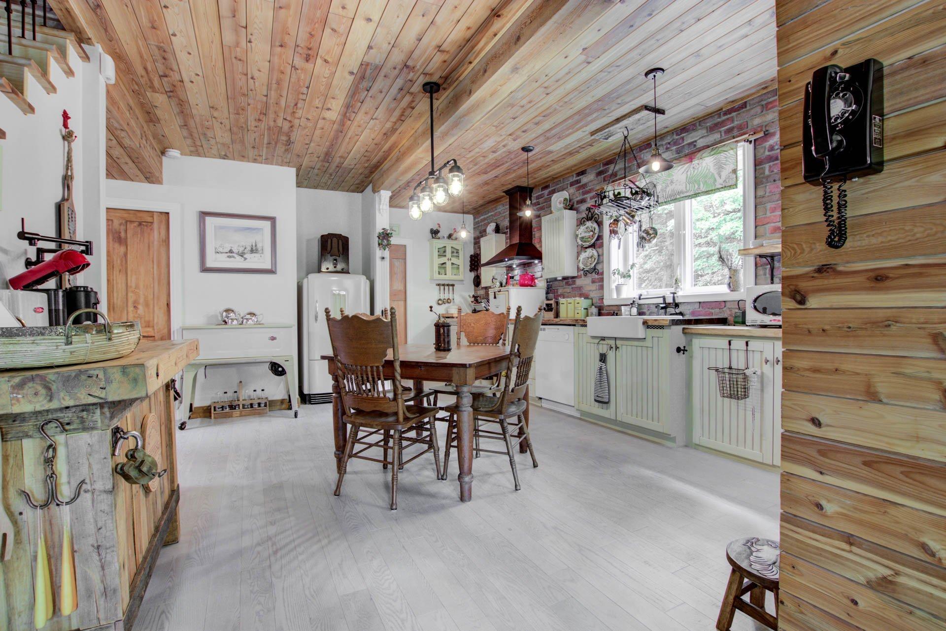 









18

 - 22


Rue Beauregard

,
Eastman,




QC
J0E1P0

