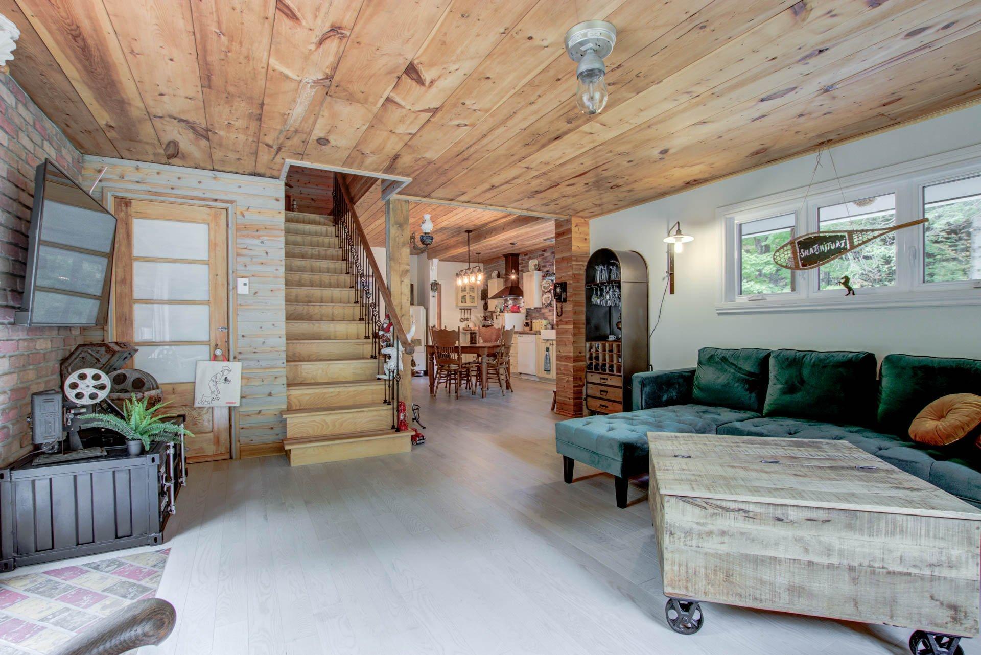 









18

 - 22


Rue Beauregard

,
Eastman,




QC
J0E1P0

