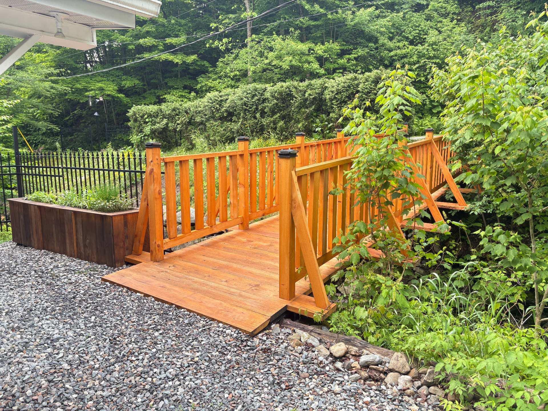 









18

 - 22


Rue Beauregard

,
Eastman,




QC
J0E1P0

