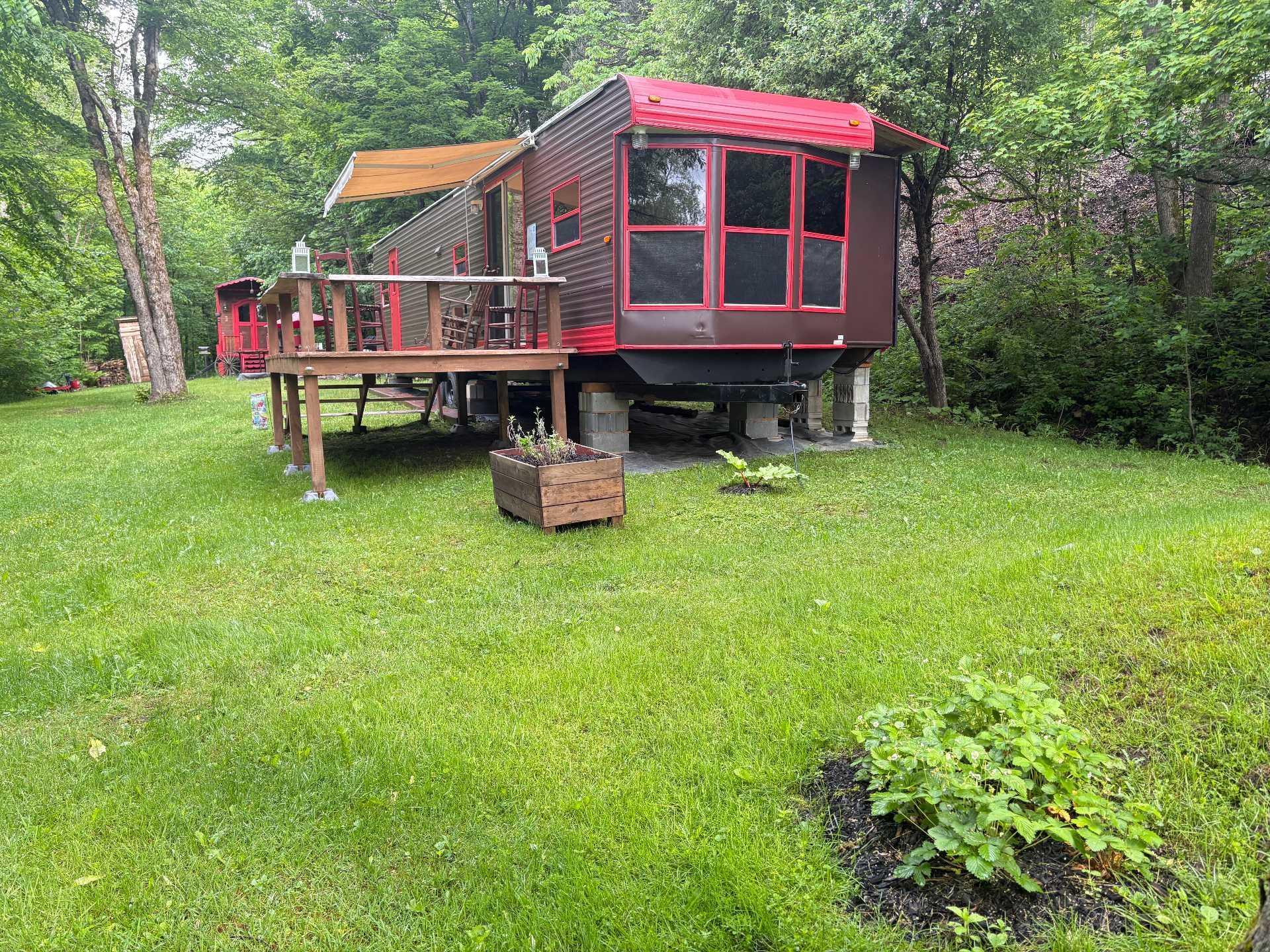 









18

 - 22


Rue Beauregard

,
Eastman,




QC
J0E1P0

