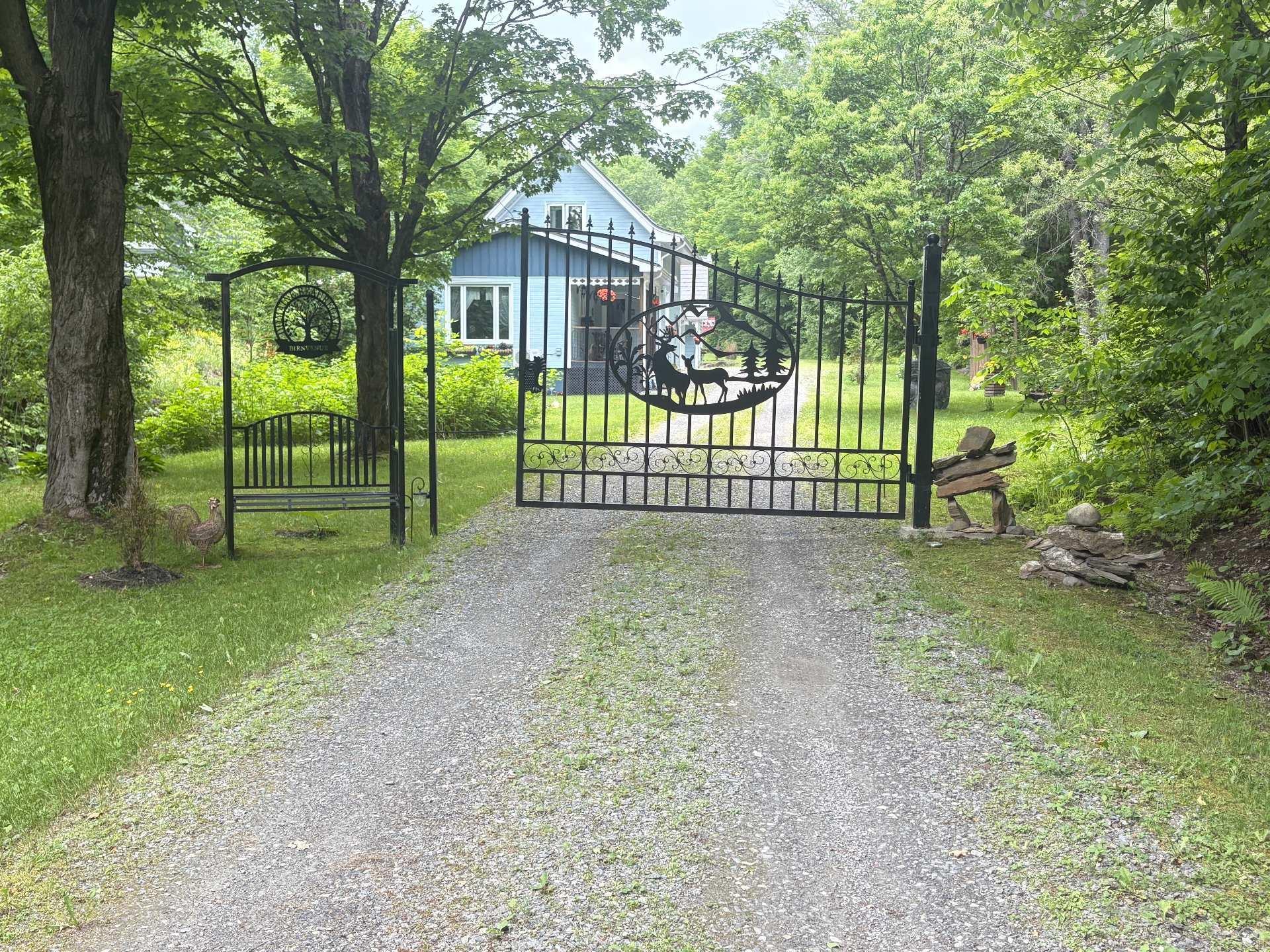 









18

 - 22


Rue Beauregard

,
Eastman,




QC
J0E1P0

