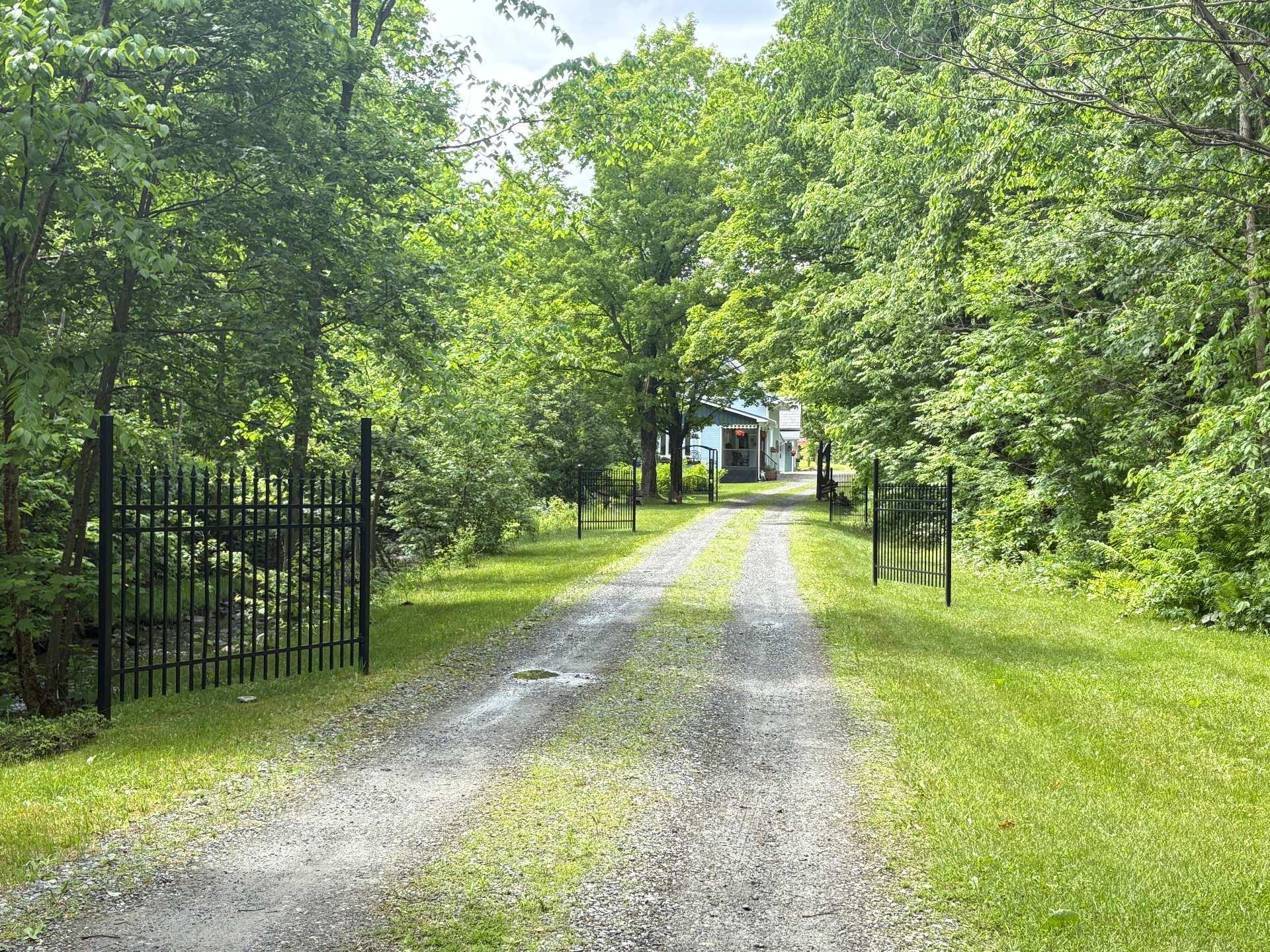 









18

 - 22


Rue Beauregard

,
Eastman,




QC
J0E1P0

