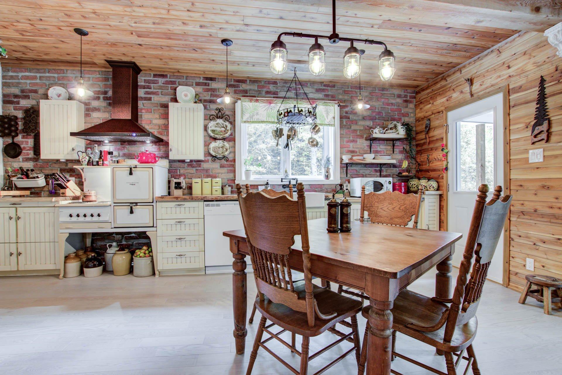 









18

 - 22


Rue Beauregard

,
Eastman,




QC
J0E1P0

