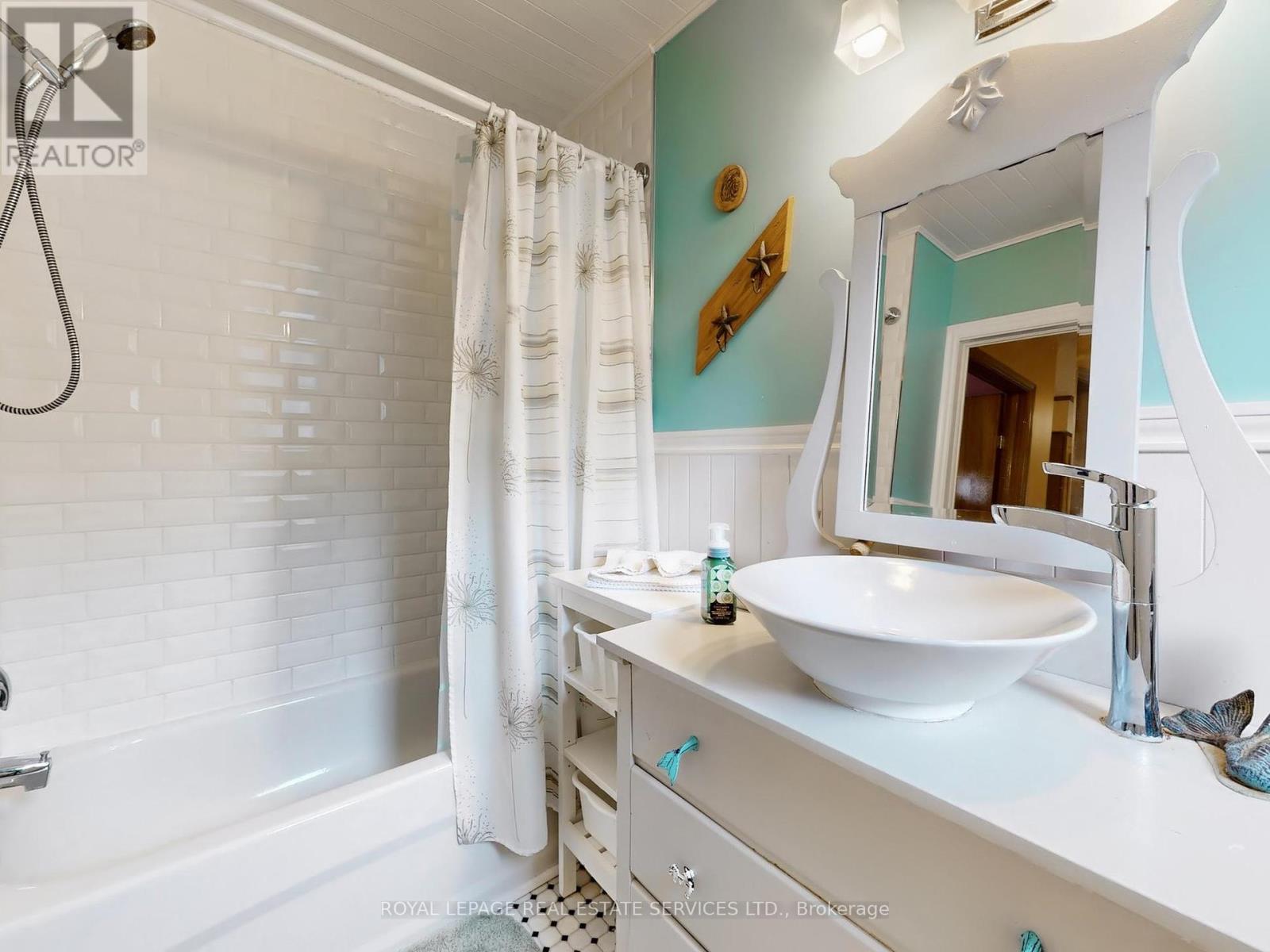 












1351 MOSLEY STREET

,
Wasaga Beach,




Ontario
L9Z2C7

