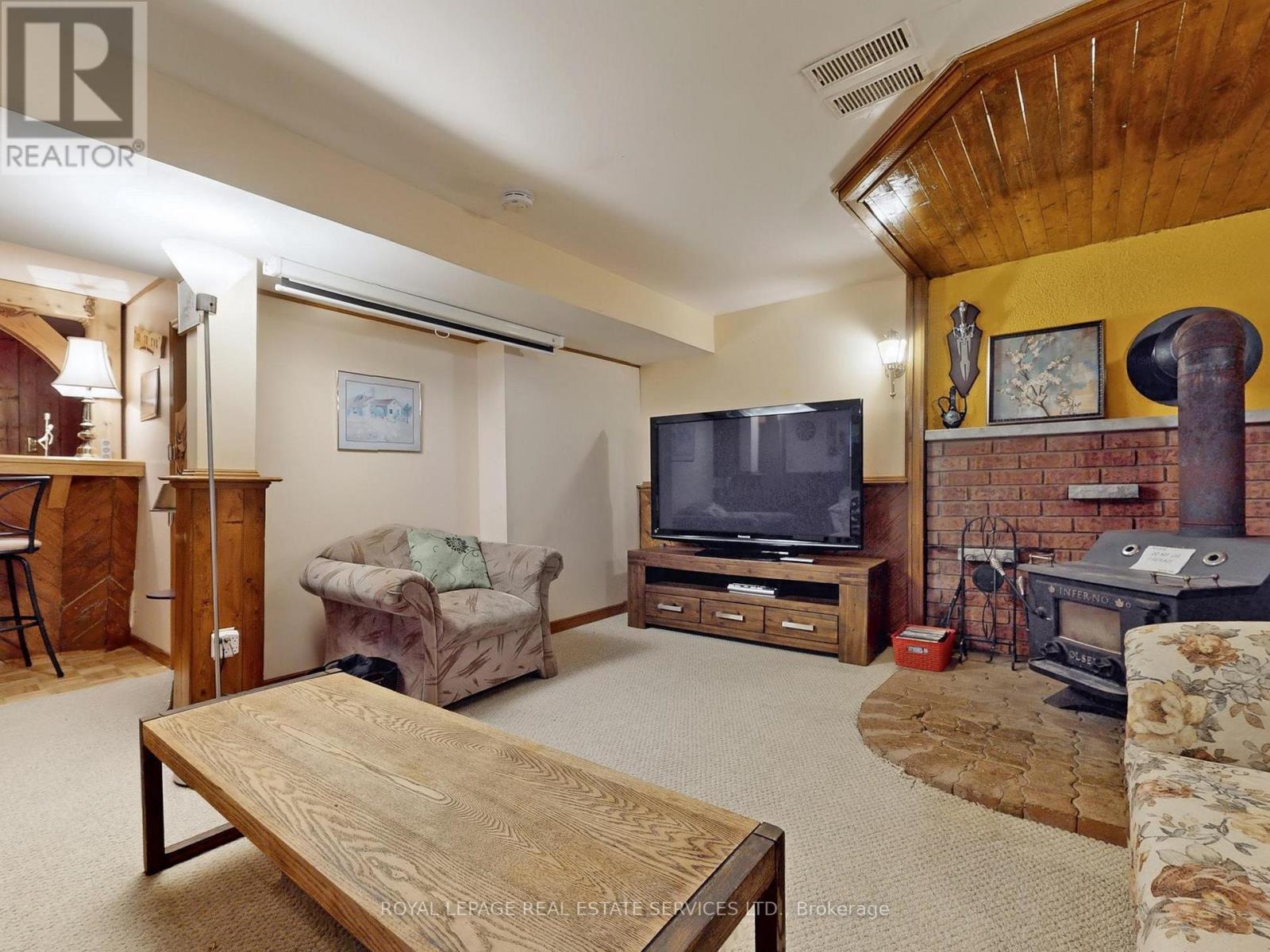 












1351 MOSLEY STREET

,
Wasaga Beach,




Ontario
L9Z2C7

