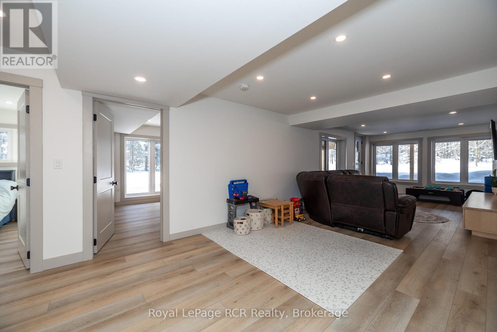 












126 WEST STREET

,
Georgian Bluffs,




Ontario
N4K5N7

