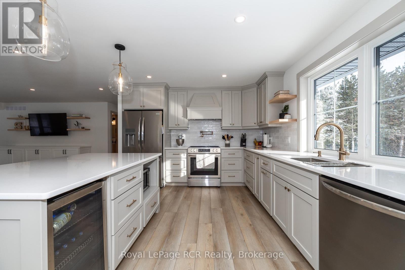 












126 WEST STREET

,
Georgian Bluffs,







Ontario
N4K5N7

