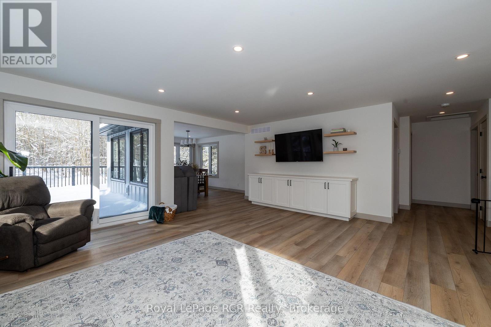 












126 WEST STREET

,
Georgian Bluffs,







Ontario
N4K5N7

