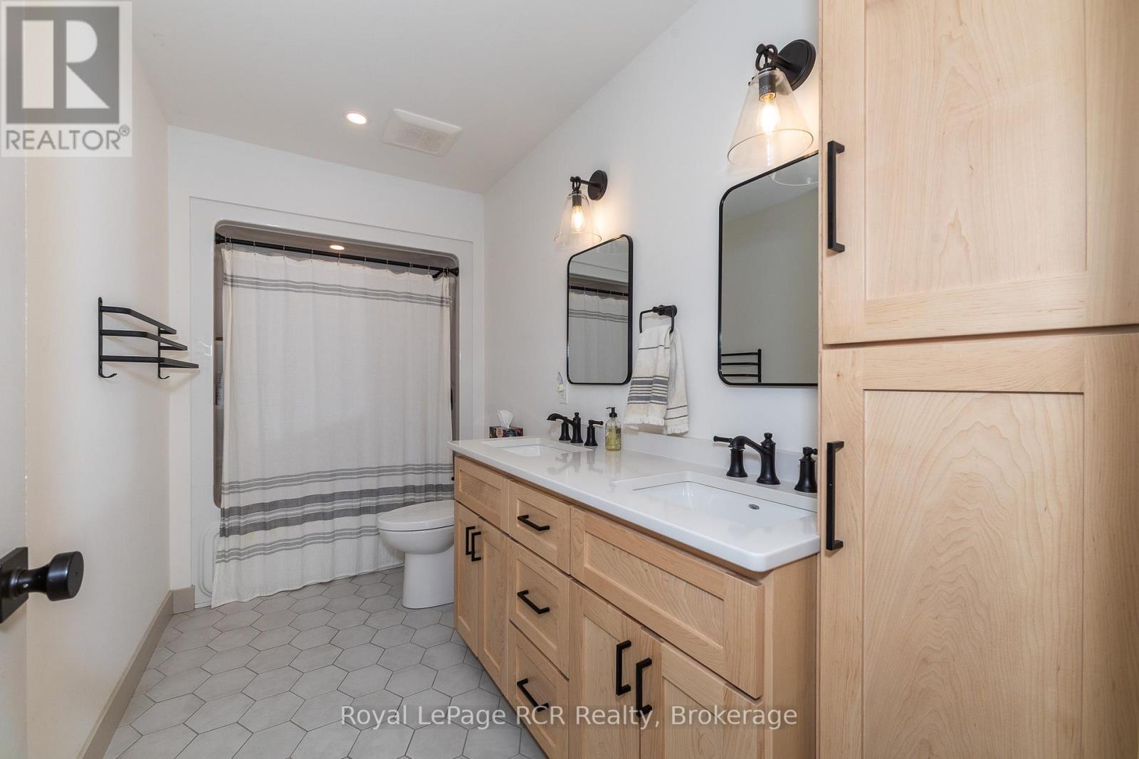 












126 WEST STREET

,
Georgian Bluffs,







Ontario
N4K5N7

