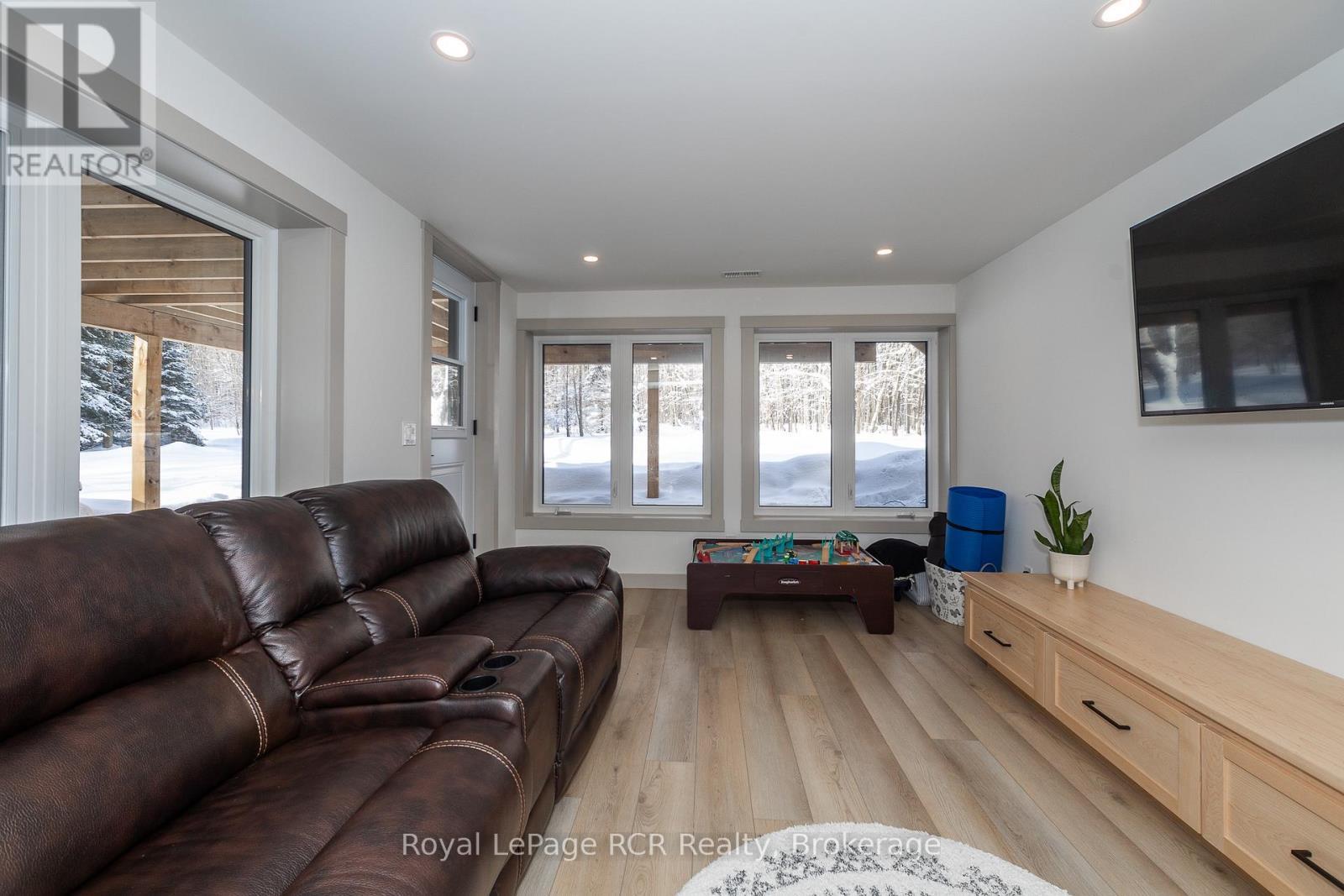 












126 WEST STREET

,
Georgian Bluffs,







Ontario
N4K5N7

