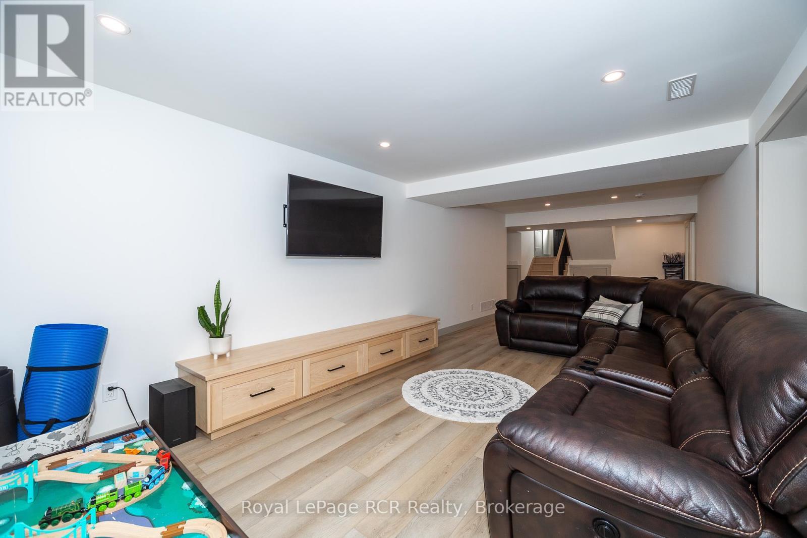 












126 WEST STREET

,
Georgian Bluffs,







Ontario
N4K5N7


