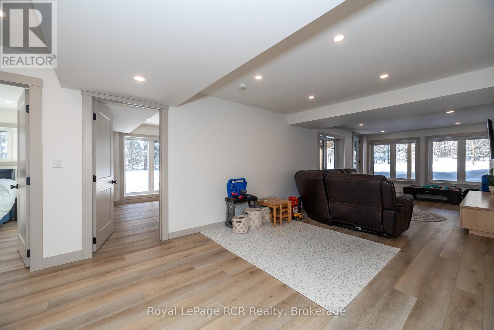 












126 WEST STREET

,
Georgian Bluffs,







Ontario
N4K5N7

