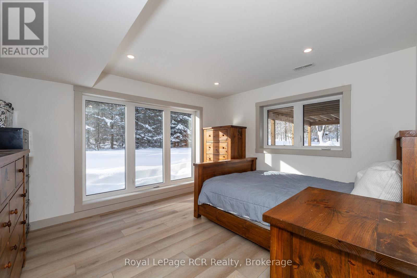 












126 WEST STREET

,
Georgian Bluffs,







Ontario
N4K5N7


