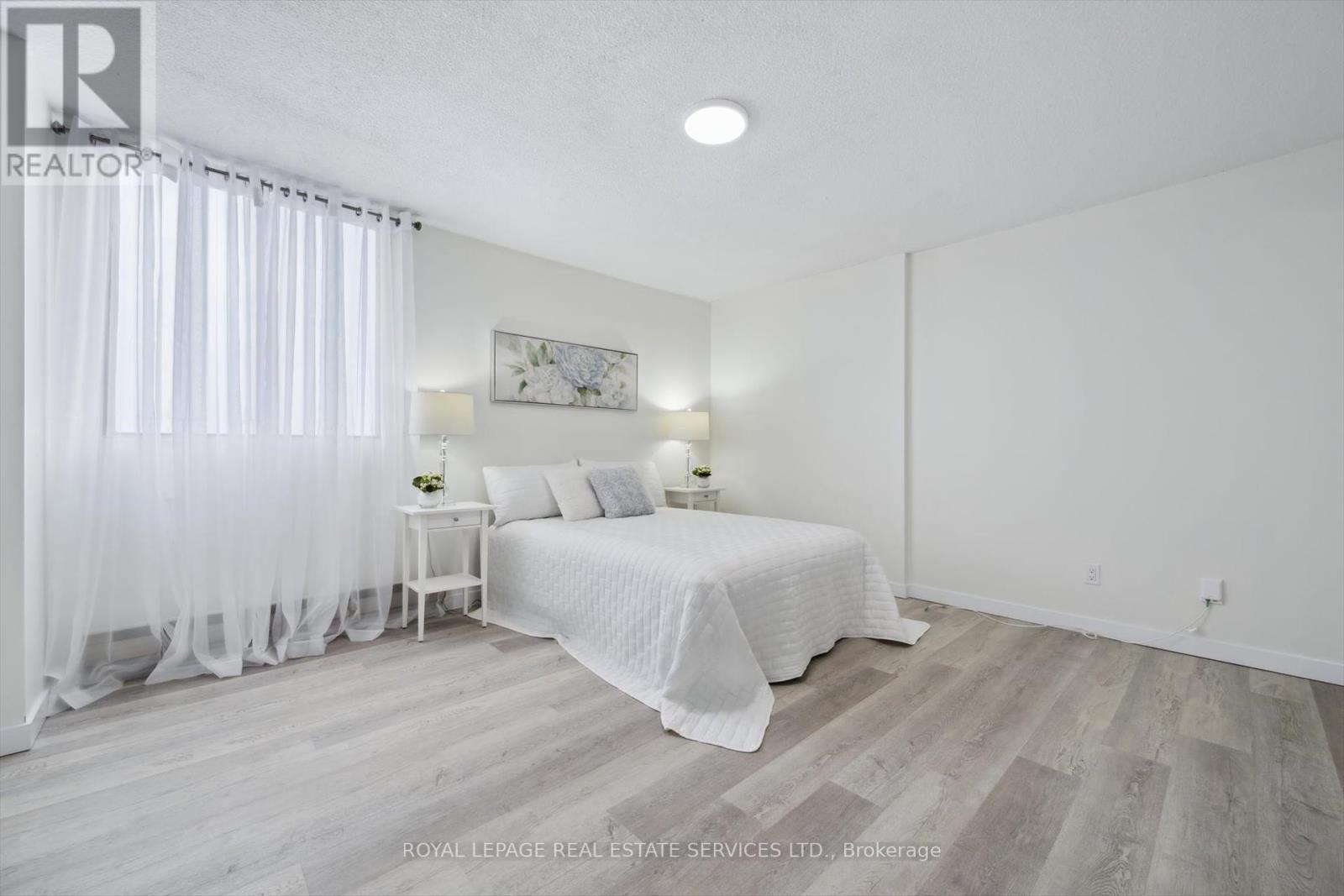 












906 - 81 MILLSIDE DRIVE

,
Milton,




Ontario
L9T3X4

