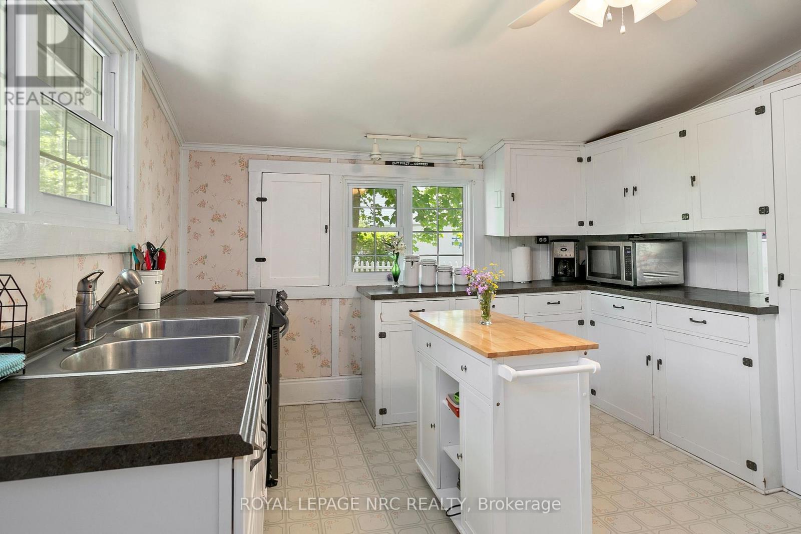 












3786 TERRACE LANE

,
Fort Erie (Crystal Beach),




Ontario
L0S1B0


