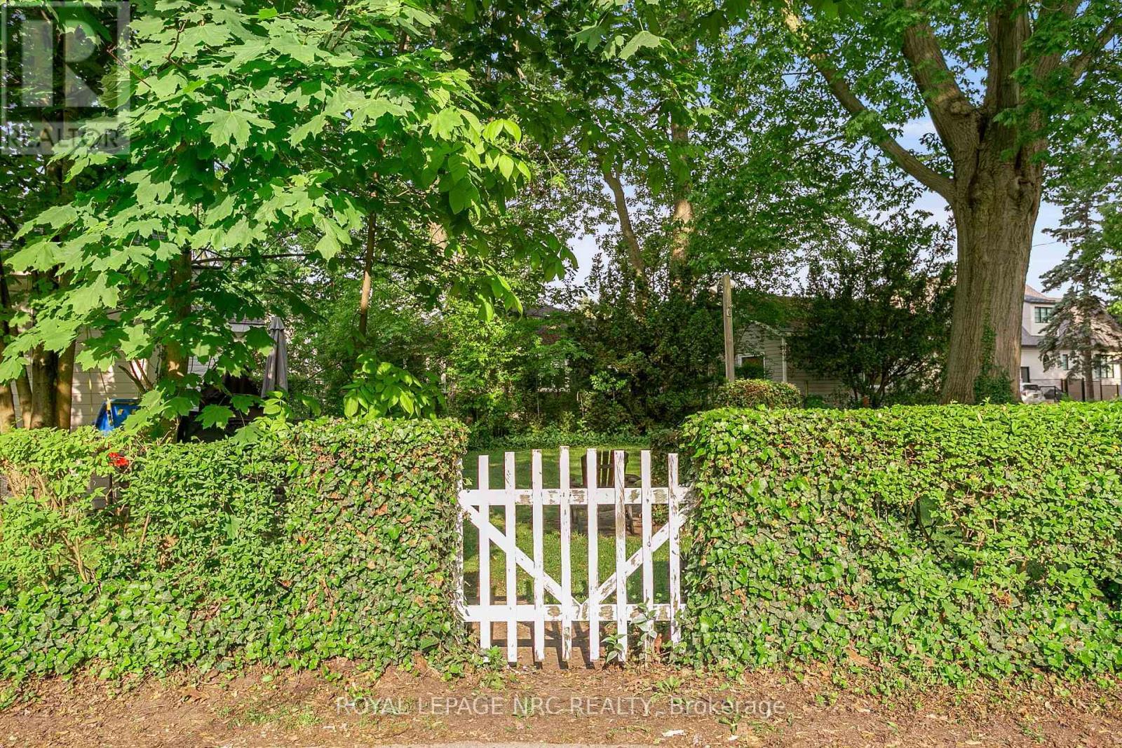 












3786 TERRACE LANE

,
Fort Erie (Crystal Beach),




Ontario
L0S1B0

