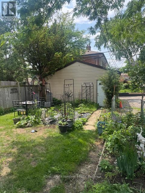 












MAIN - 46 ROCKCLIFFE BOULEVARD

,
Toronto,




Ontario
M6N4R5

