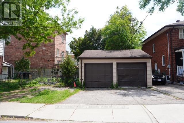 












MAIN - 46 ROCKCLIFFE BOULEVARD

,
Toronto,




Ontario
M6N4R5


