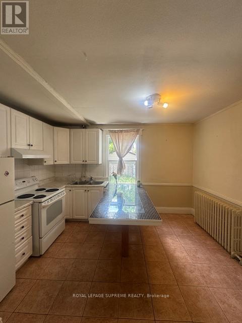 












MAIN - 46 ROCKCLIFFE BOULEVARD

,
Toronto,




Ontario
M6N4R5

