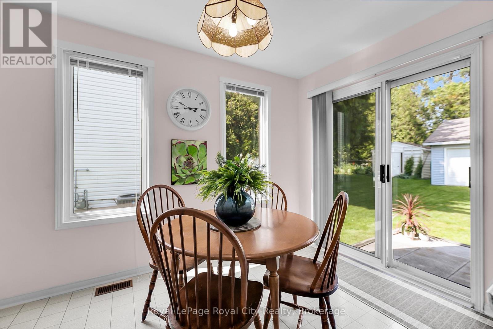 












624 HOLMAN CRESCENT

,
Centre Wellington (Fergus),




Ontario
N1M3M1

