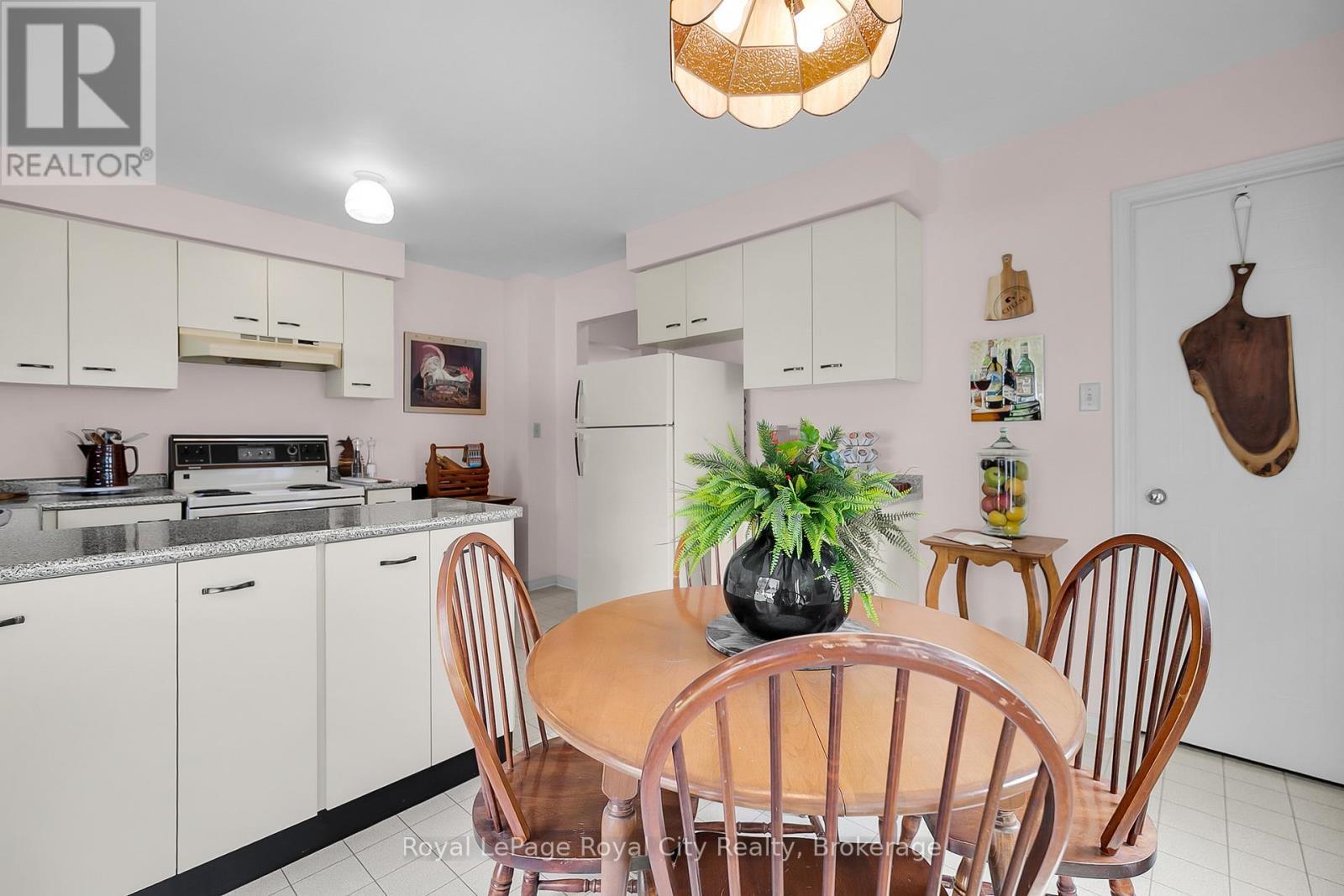 












624 HOLMAN CRESCENT

,
Centre Wellington (Fergus),




Ontario
N1M3M1

