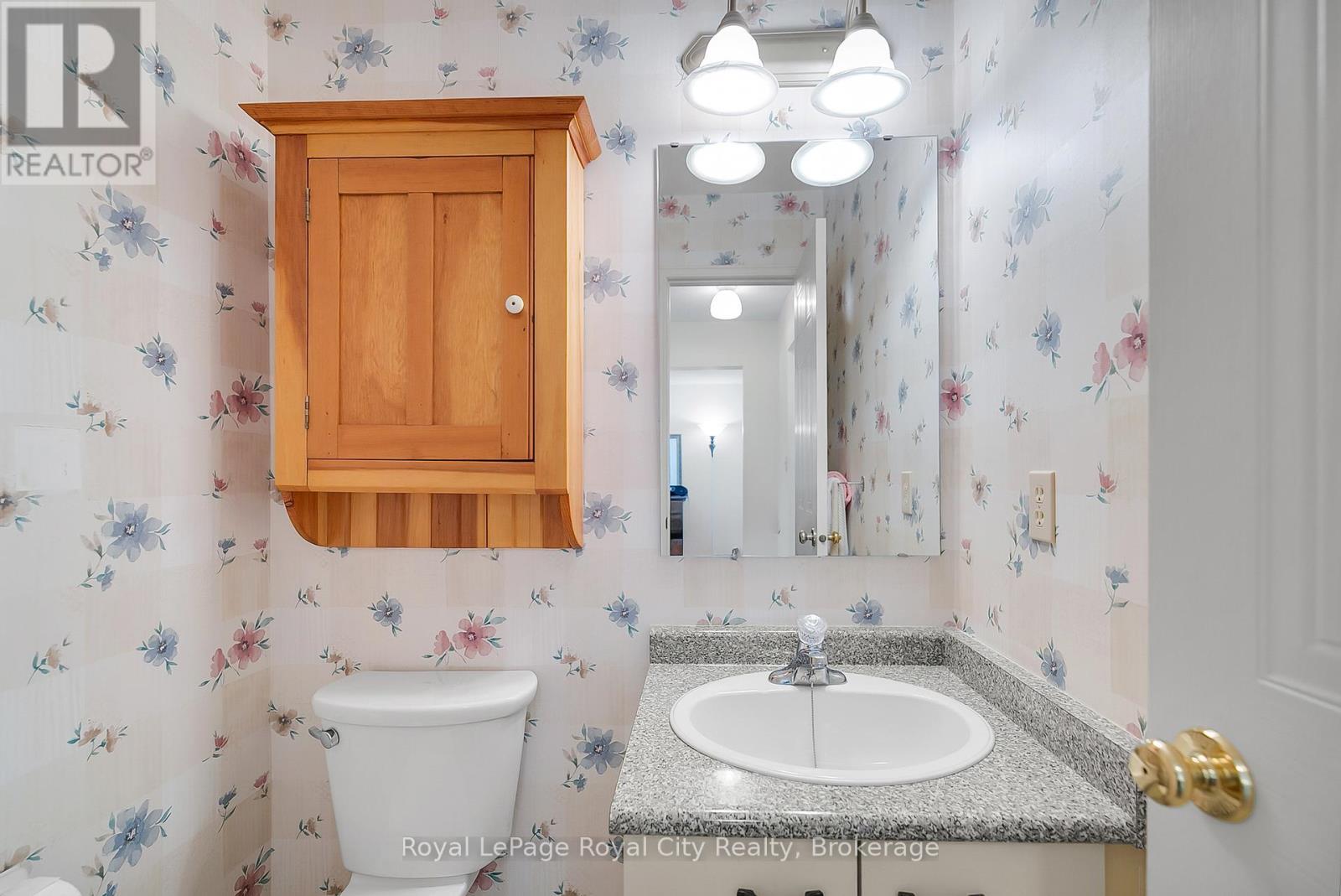 












624 HOLMAN CRESCENT

,
Centre Wellington (Fergus),




Ontario
N1M3M1

