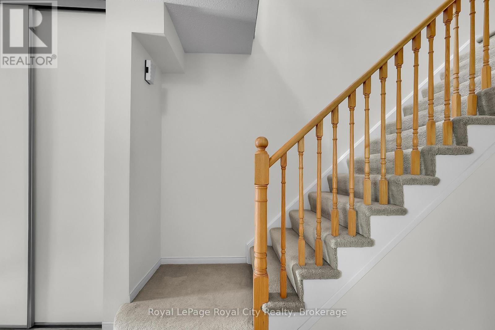 












624 HOLMAN CRESCENT

,
Centre Wellington (Fergus),




Ontario
N1M3M1

