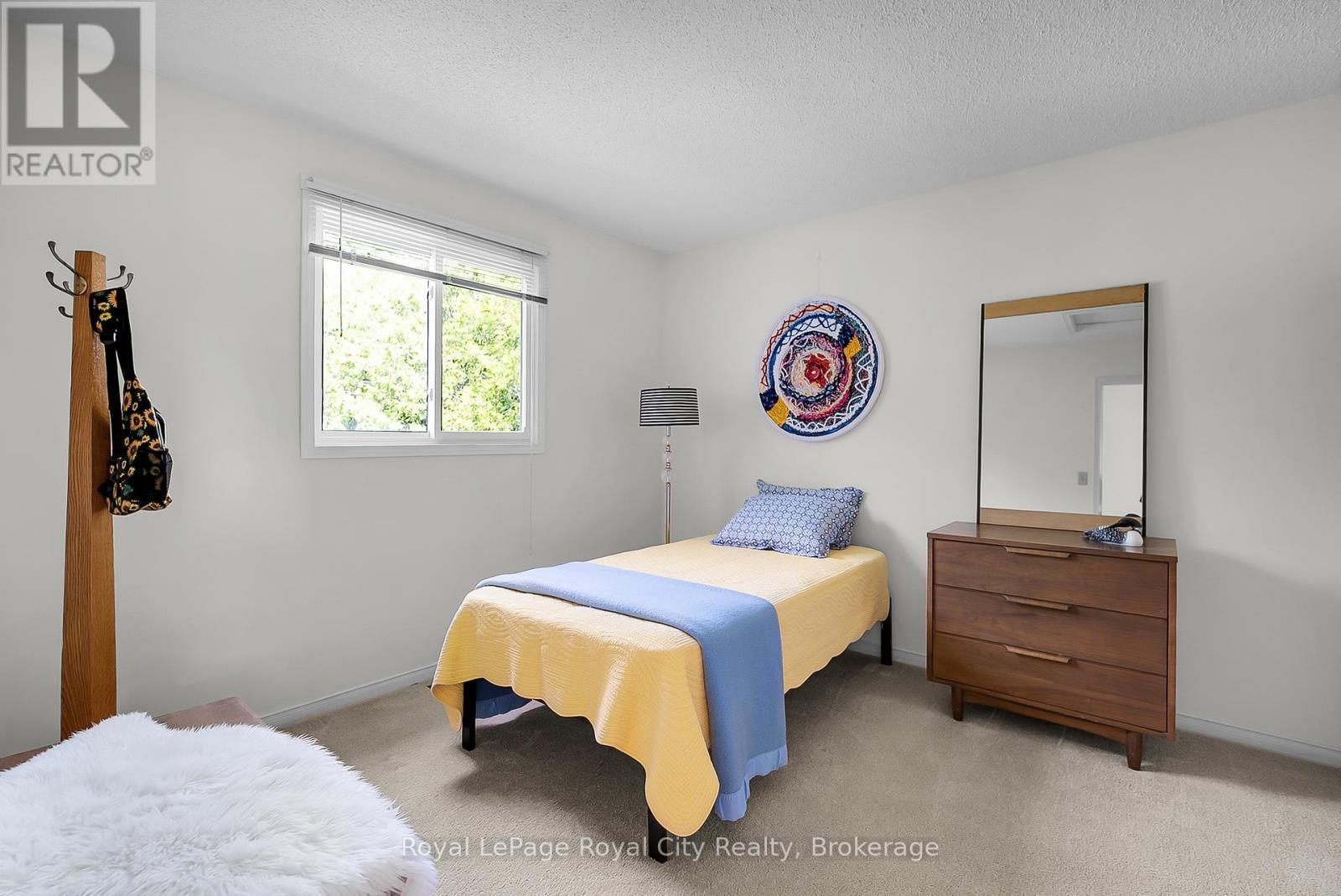












624 HOLMAN CRESCENT

,
Centre Wellington (Fergus),




Ontario
N1M3M1

