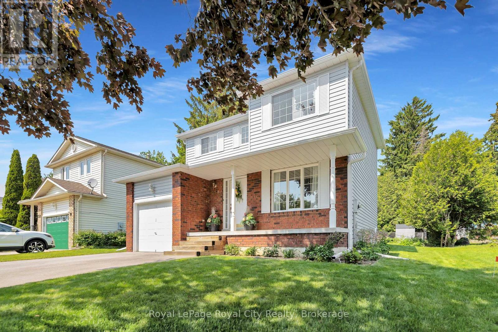 












624 HOLMAN CRESCENT

,
Centre Wellington (Fergus),




Ontario
N1M3M1

