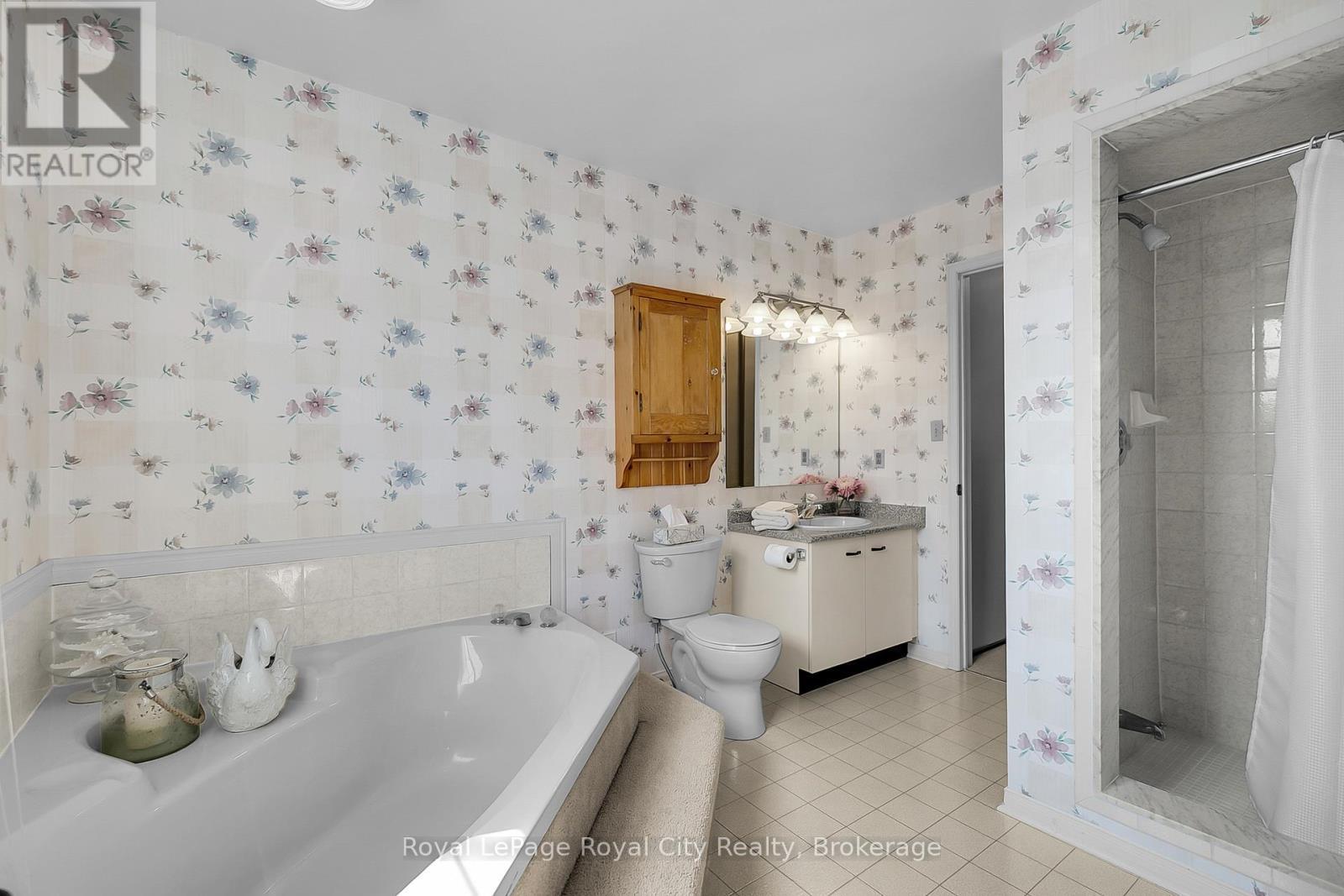 












624 HOLMAN CRESCENT

,
Centre Wellington (Fergus),




Ontario
N1M3M1

