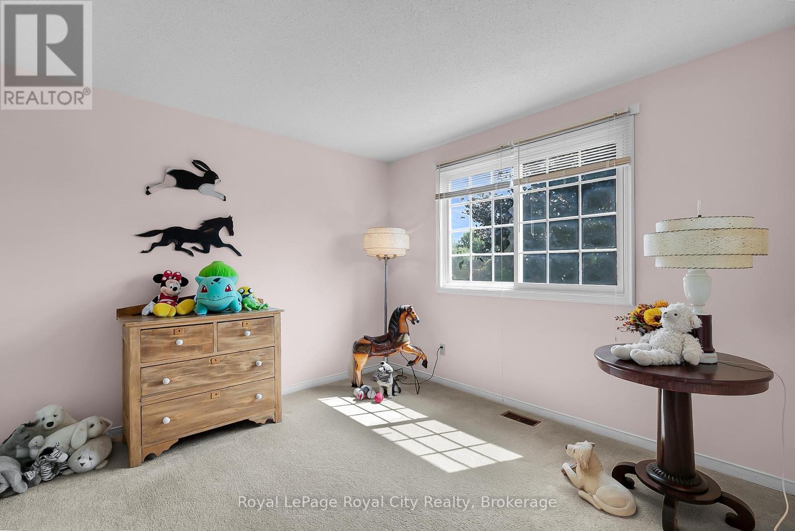 












624 HOLMAN CRESCENT

,
Centre Wellington (Fergus),




Ontario
N1M3M1

