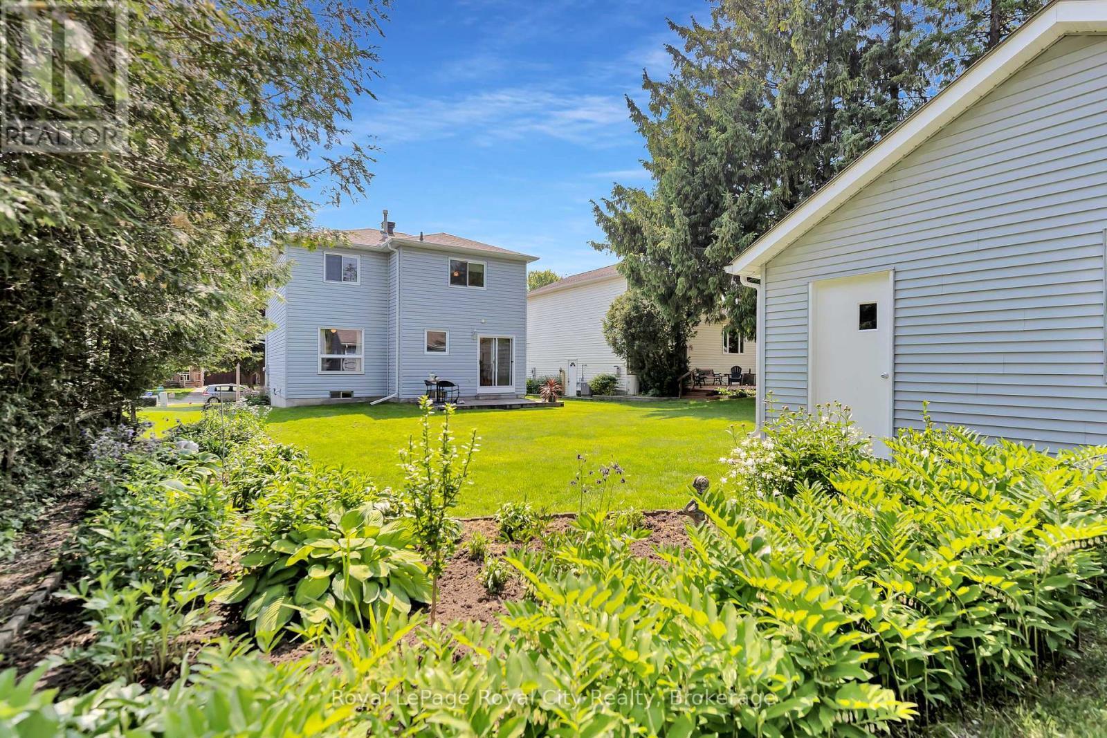 












624 HOLMAN CRESCENT

,
Centre Wellington (Fergus),




Ontario
N1M3M1

