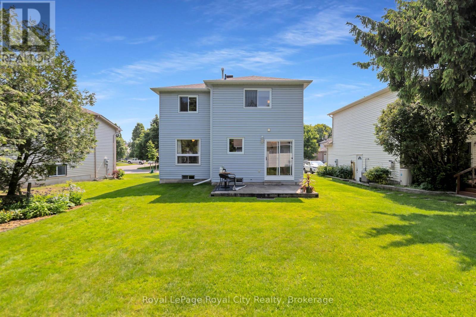 












624 HOLMAN CRESCENT

,
Centre Wellington (Fergus),




Ontario
N1M3M1

